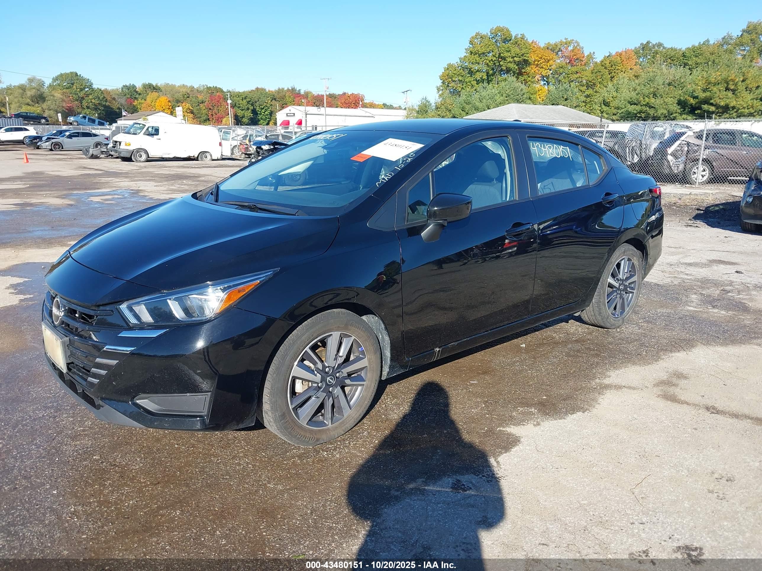 NISSAN VERSA image 2