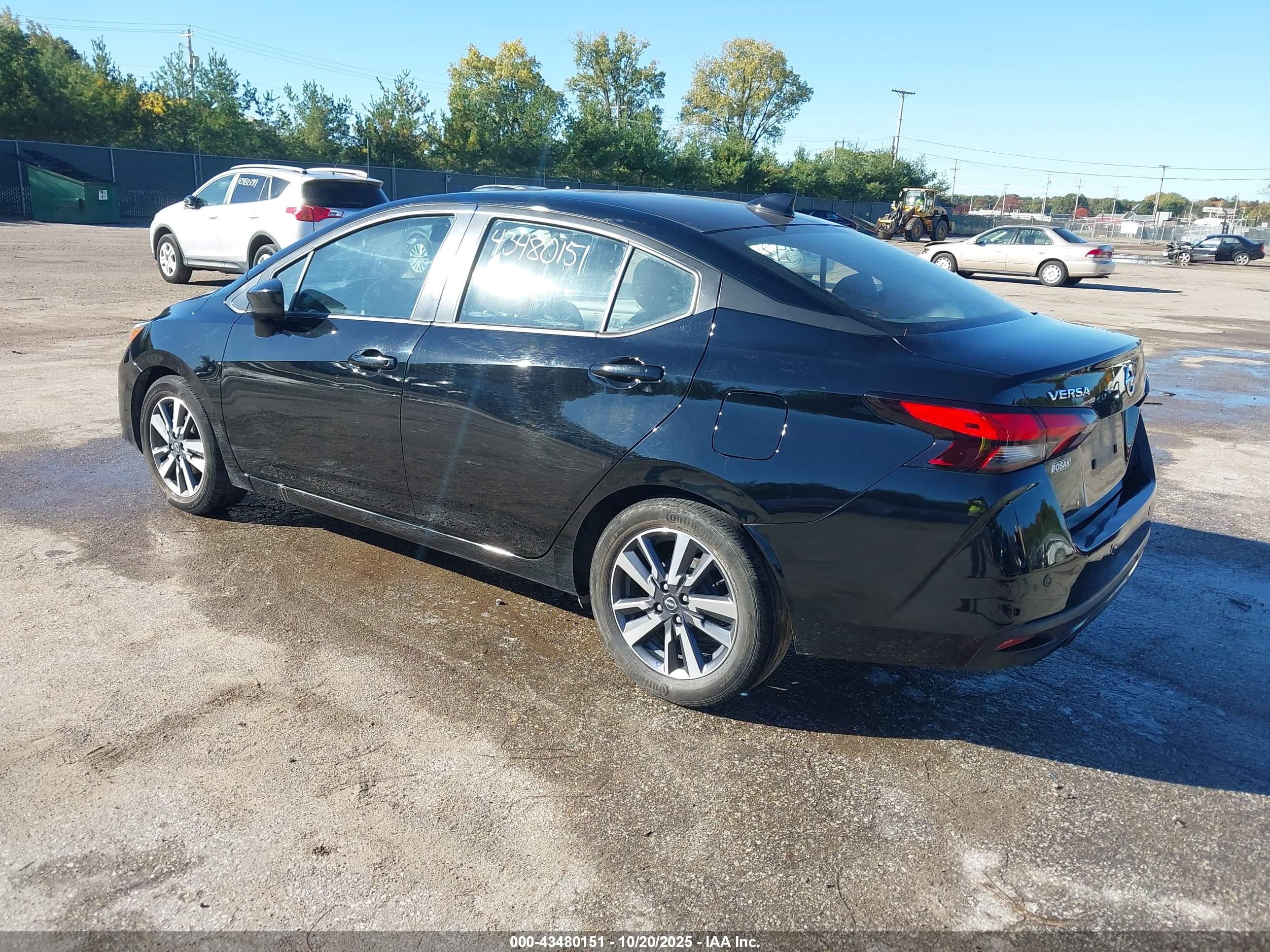 NISSAN VERSA image 3