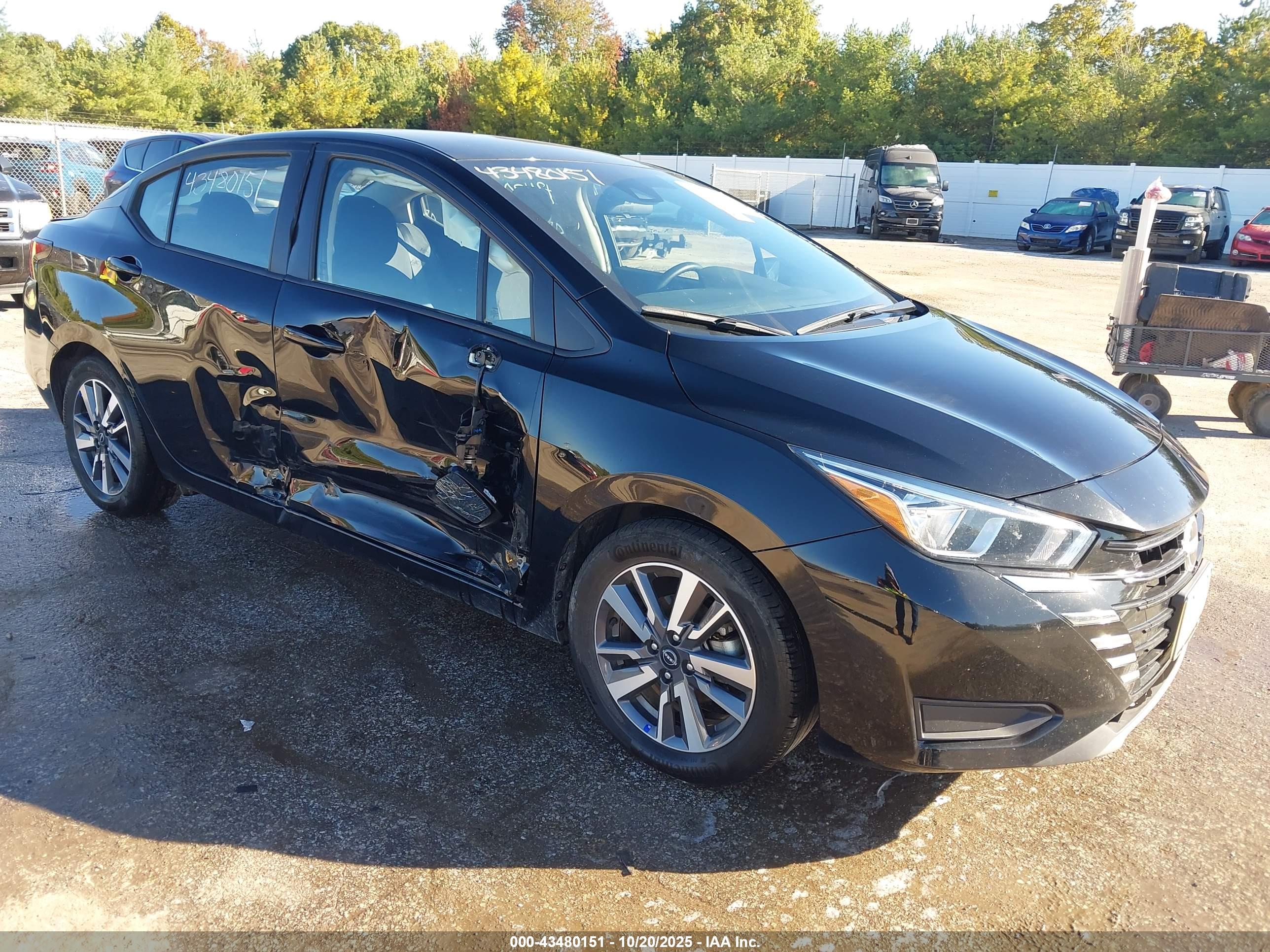 NISSAN VERSA image 6