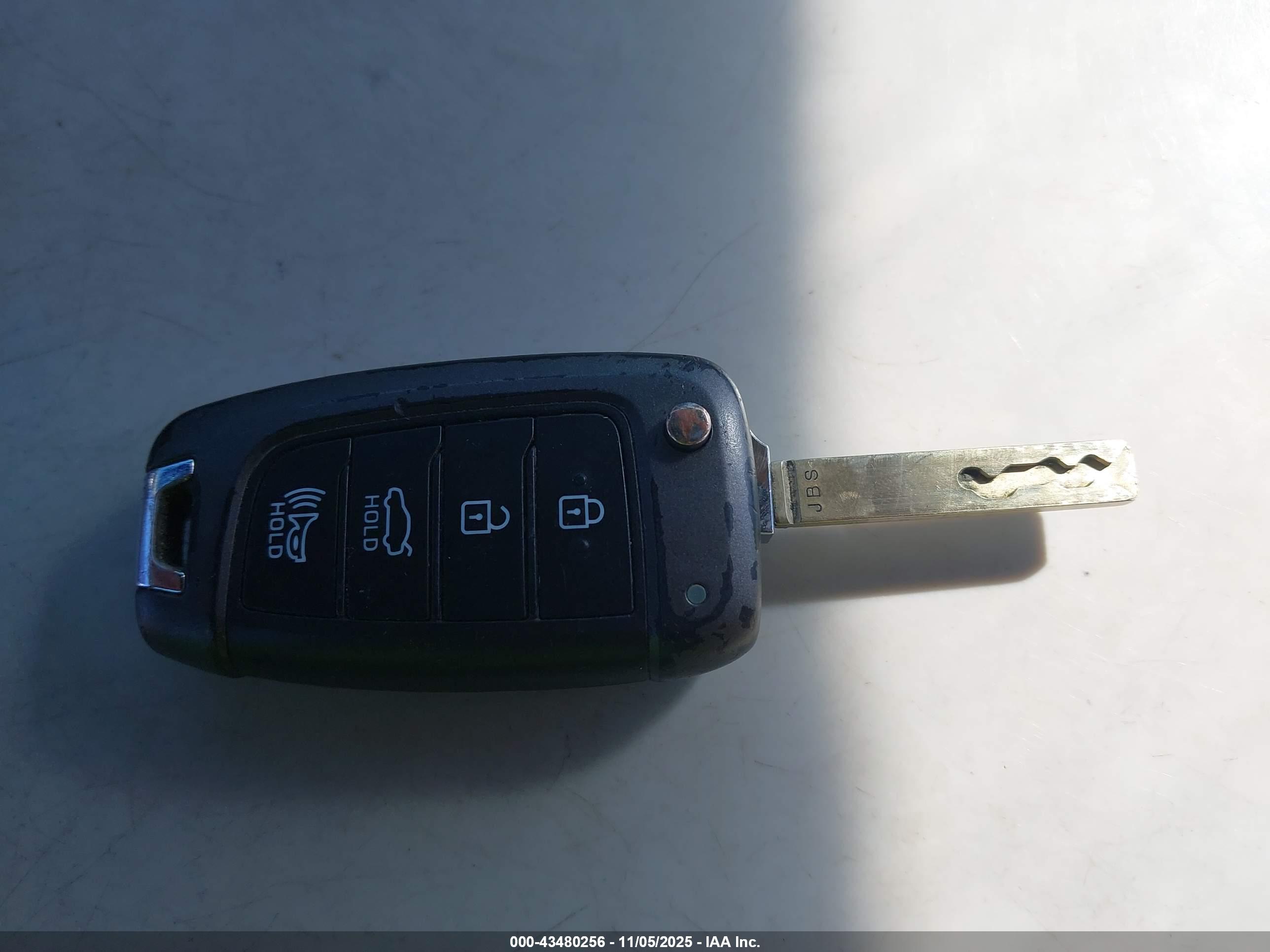 HYUNDAI ELANTRA image 11