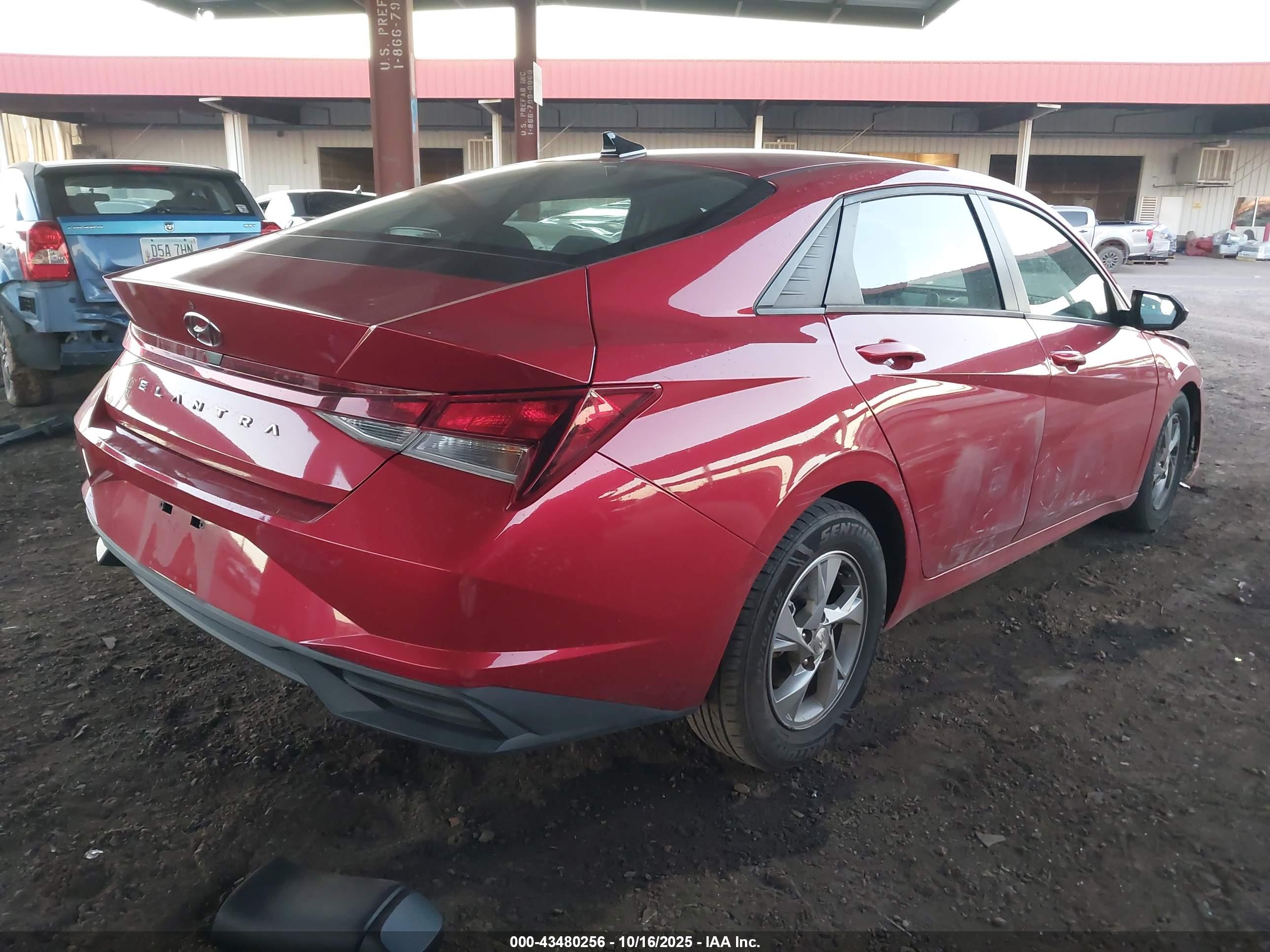 HYUNDAI ELANTRA image 4