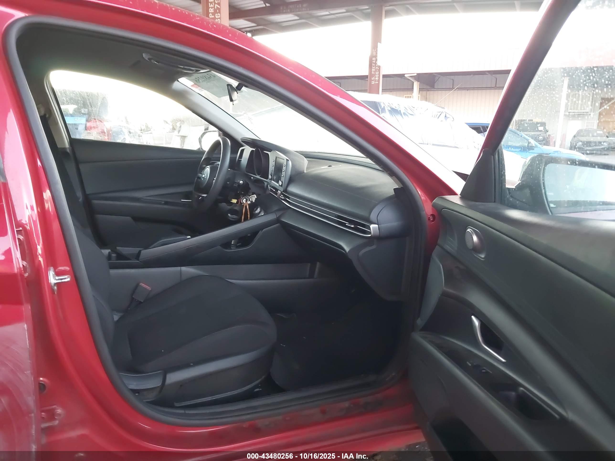 HYUNDAI ELANTRA image 5
