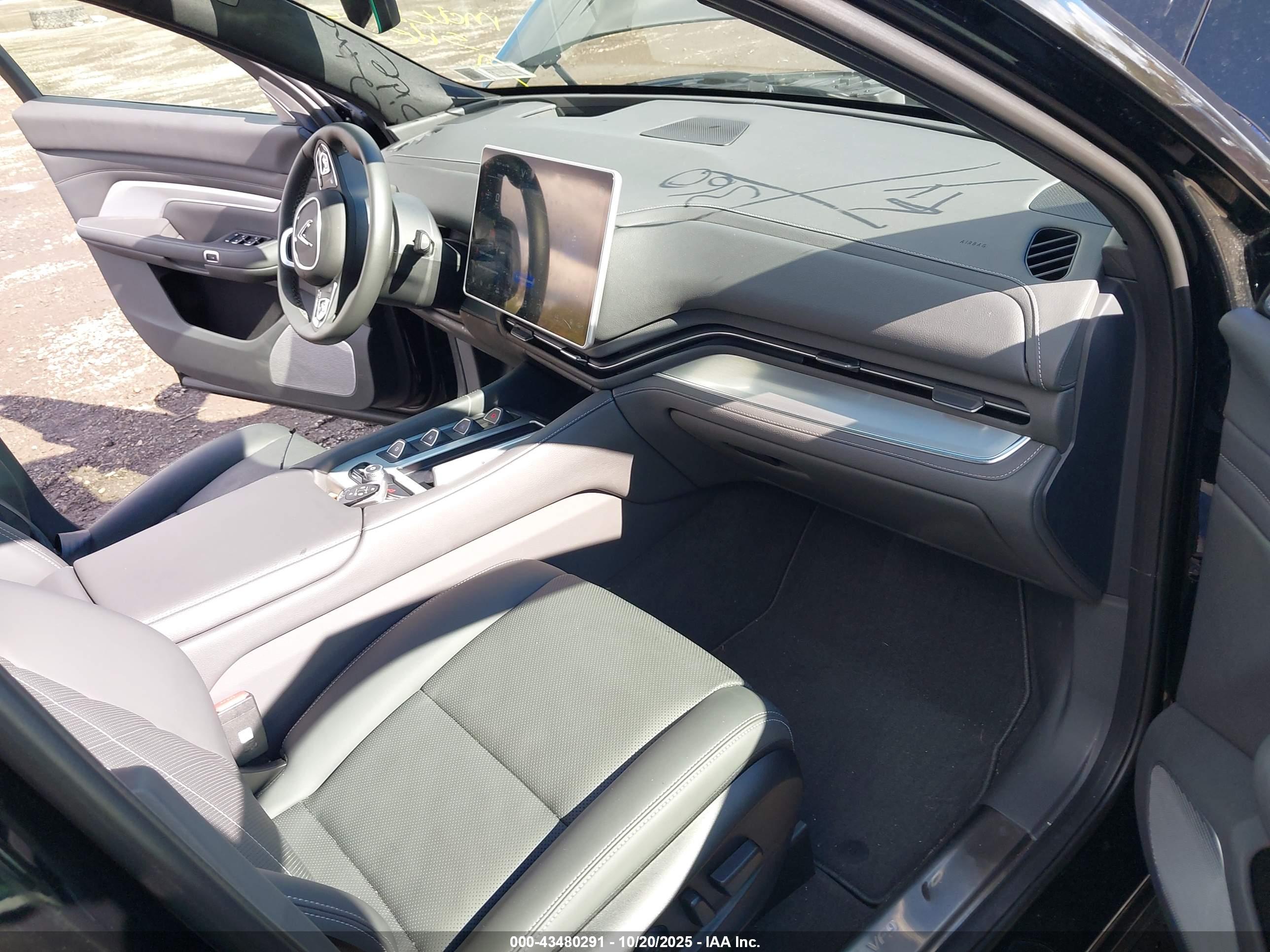 VINFAST VF image 5