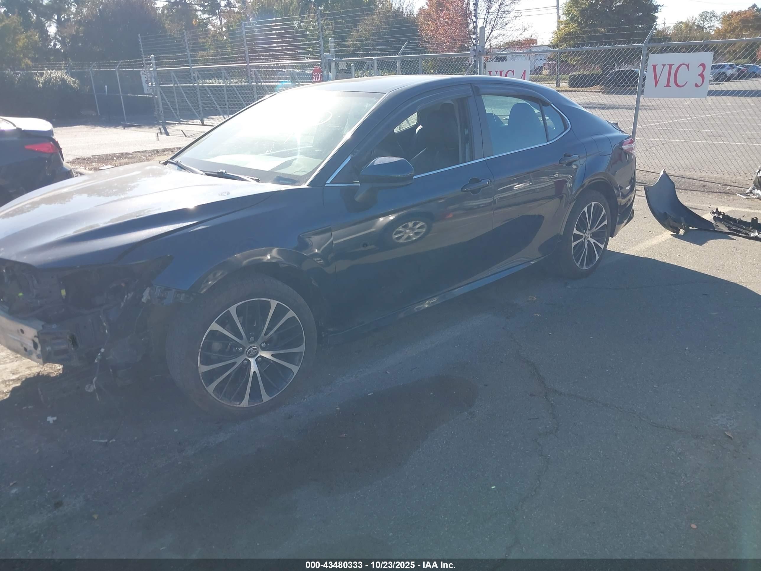 TOYOTA CAMRY image 2