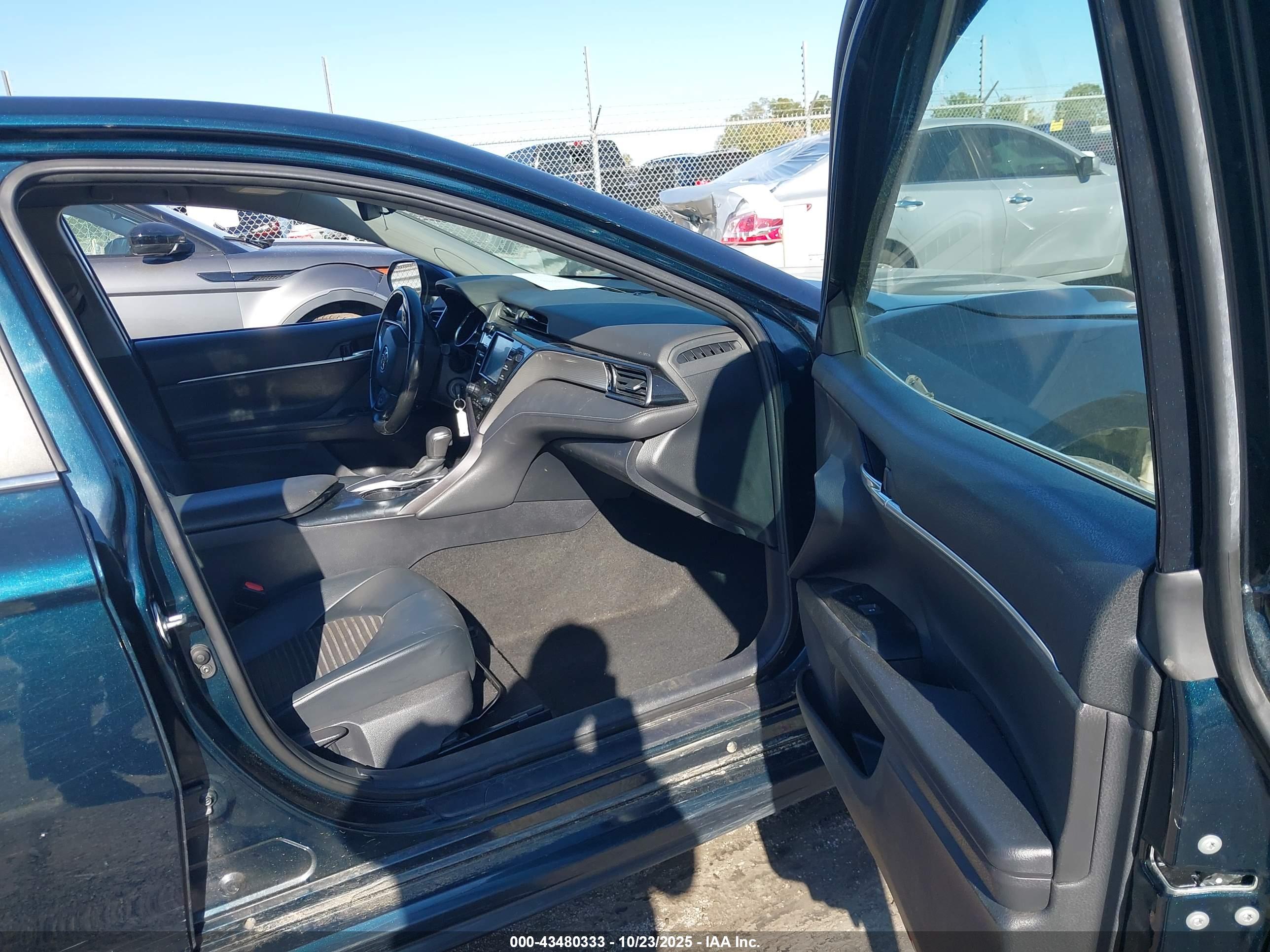 TOYOTA CAMRY image 5