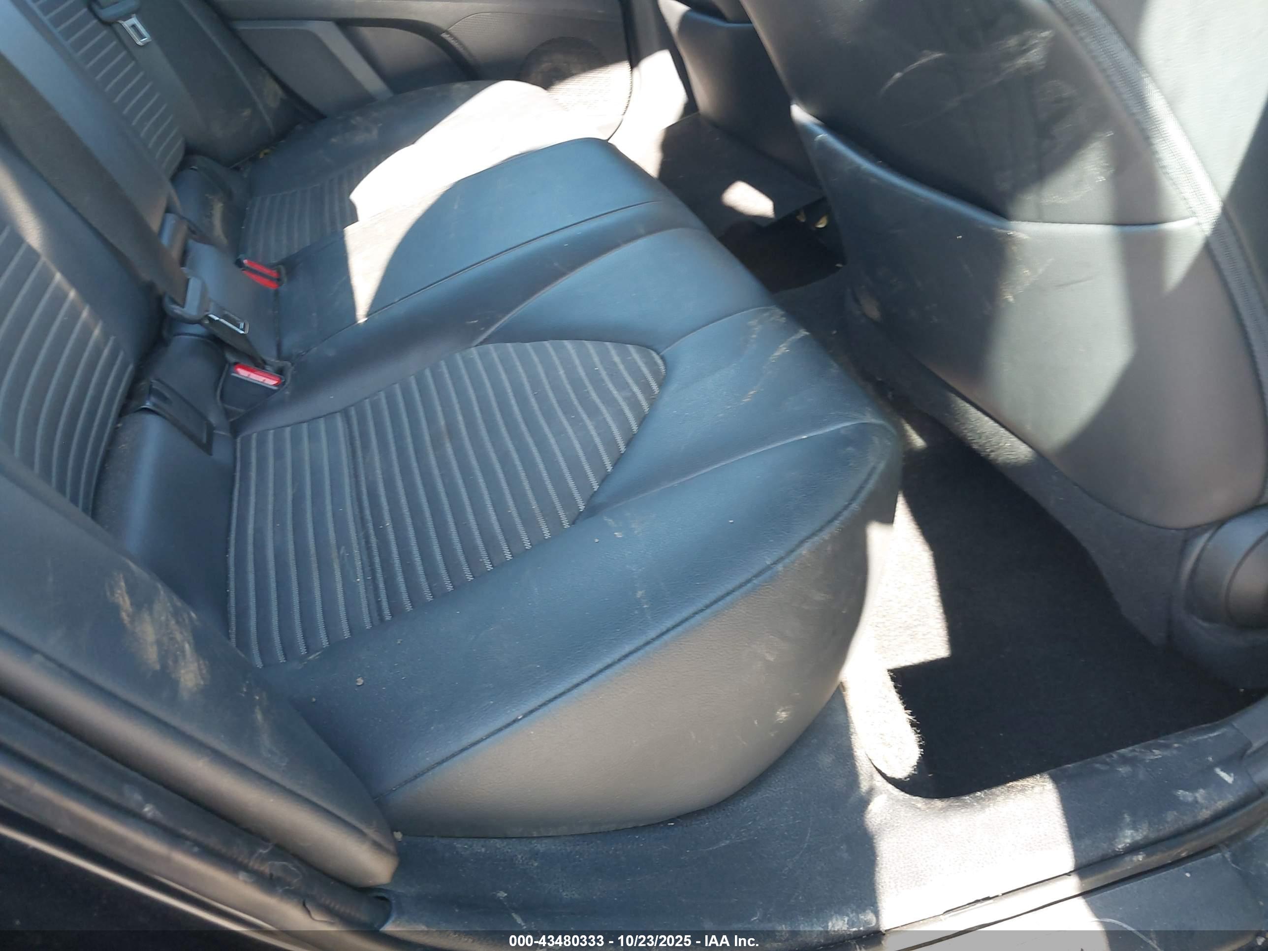 TOYOTA CAMRY image 8