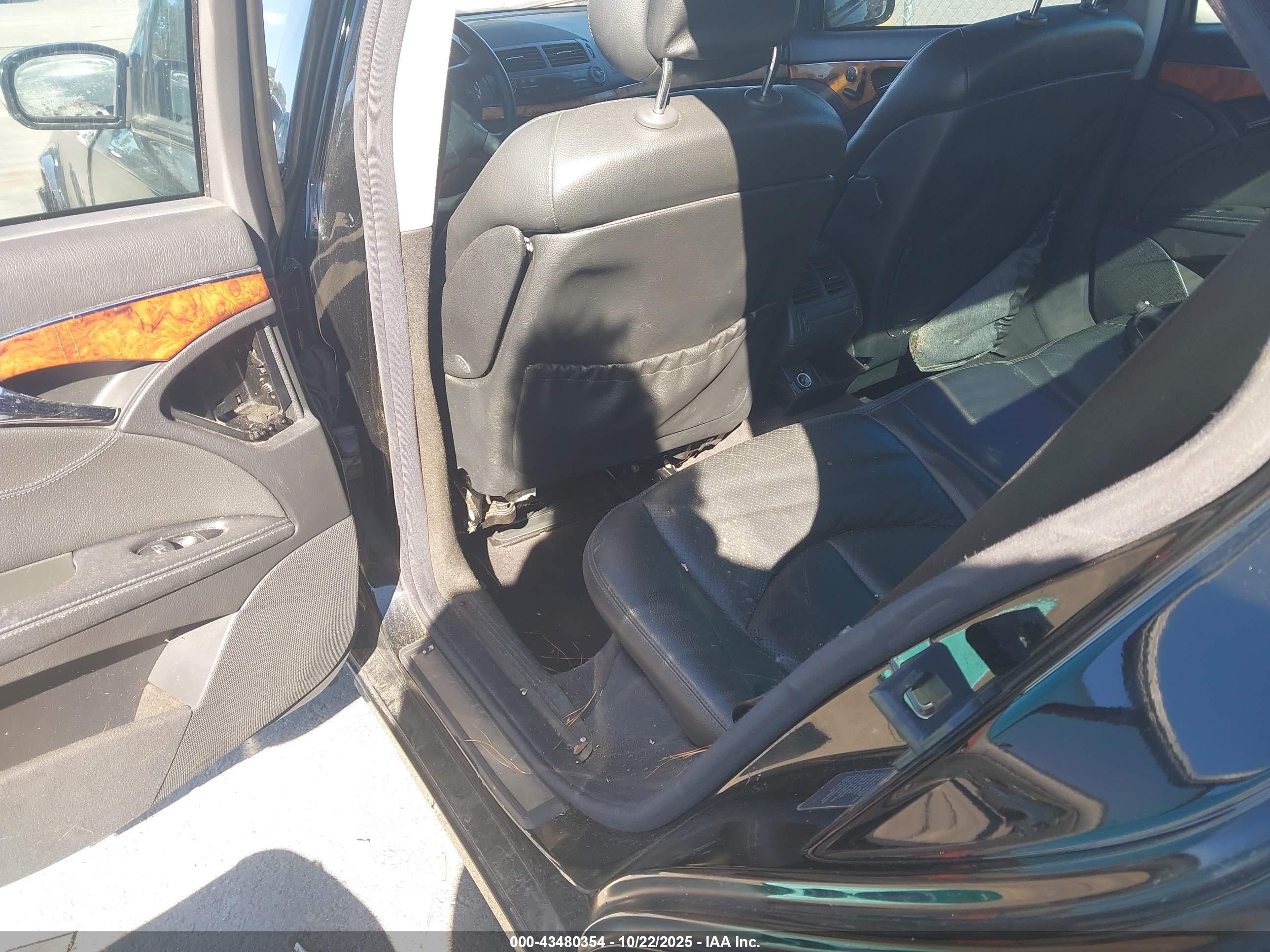 MERCEDES-BENZ E image 8