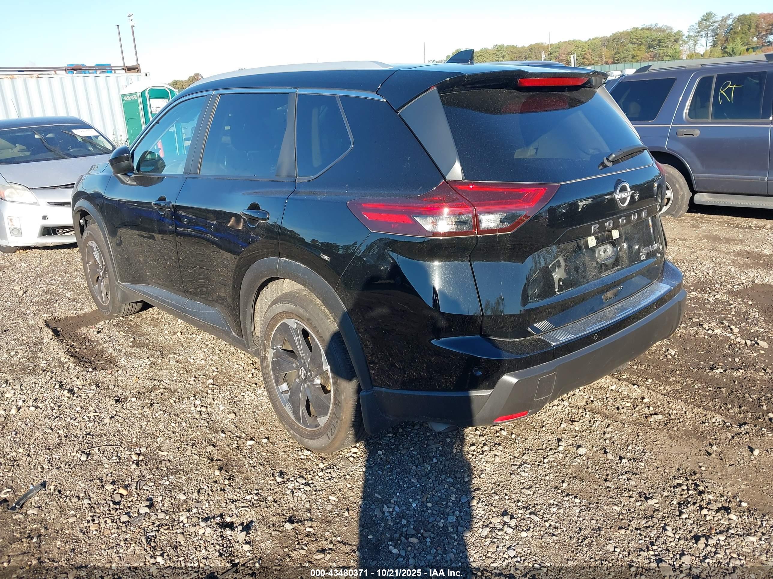 NISSAN ROGUE image 3