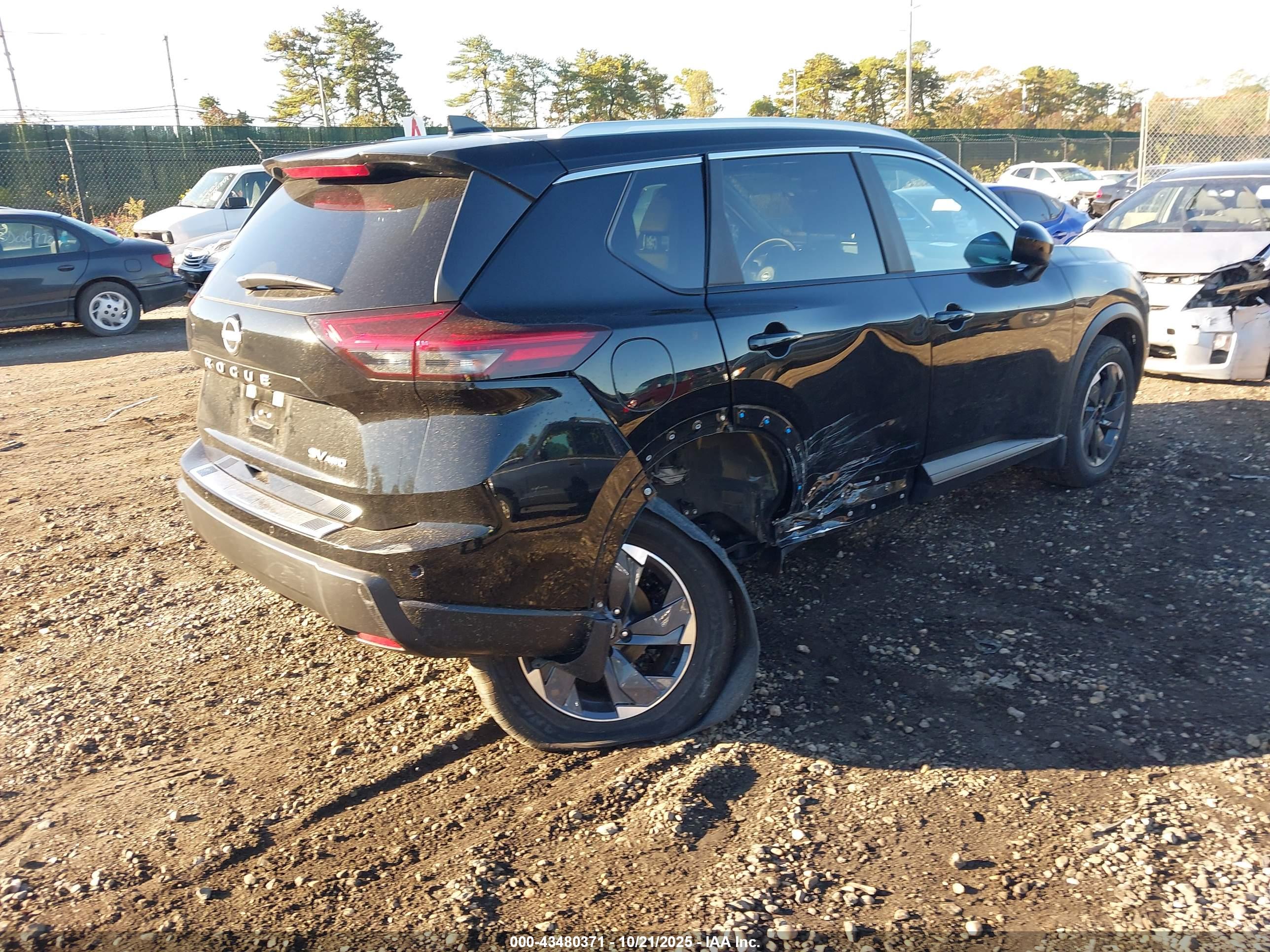 NISSAN ROGUE image 4
