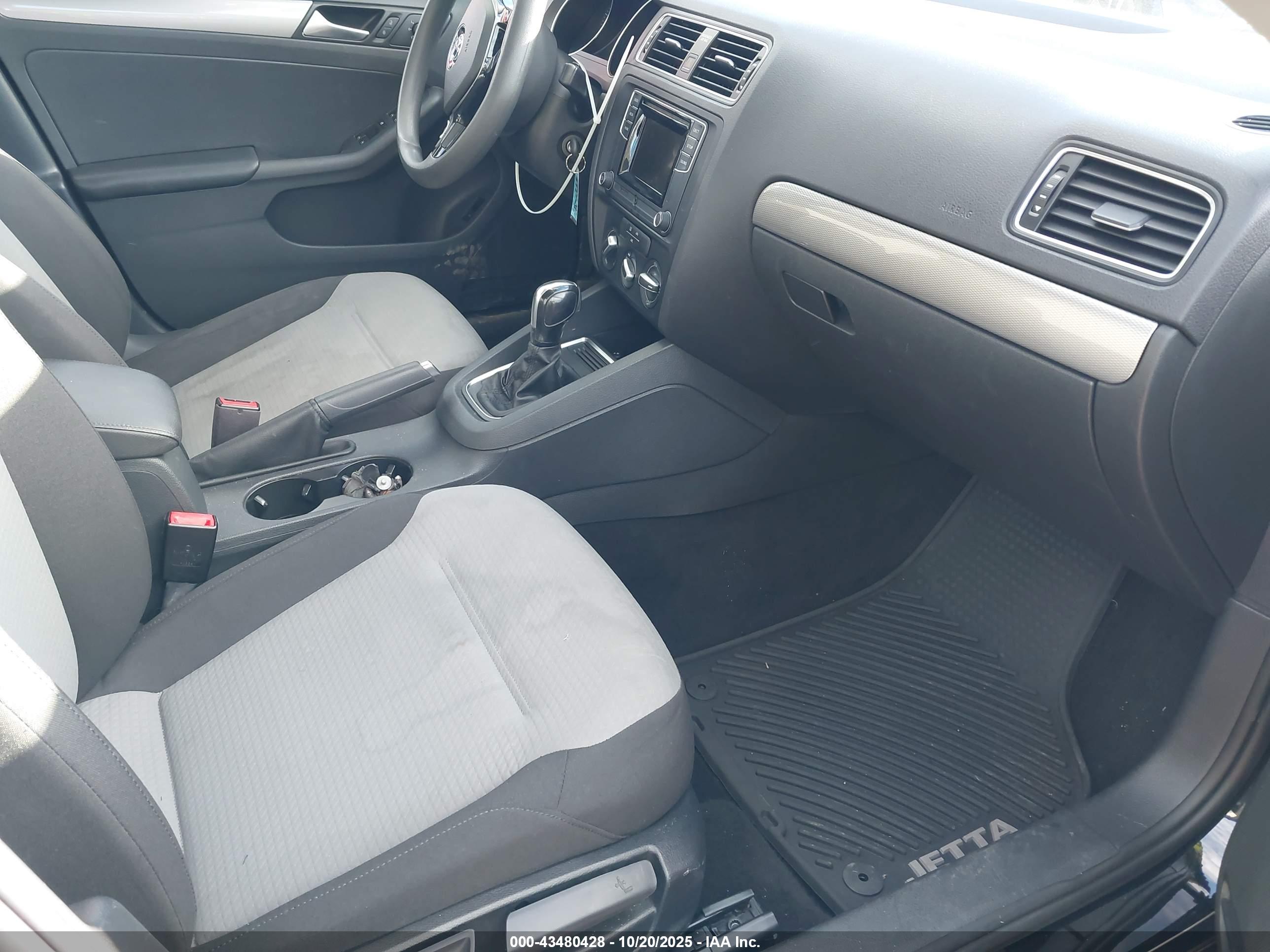 VOLKSWAGEN JETTA image 5