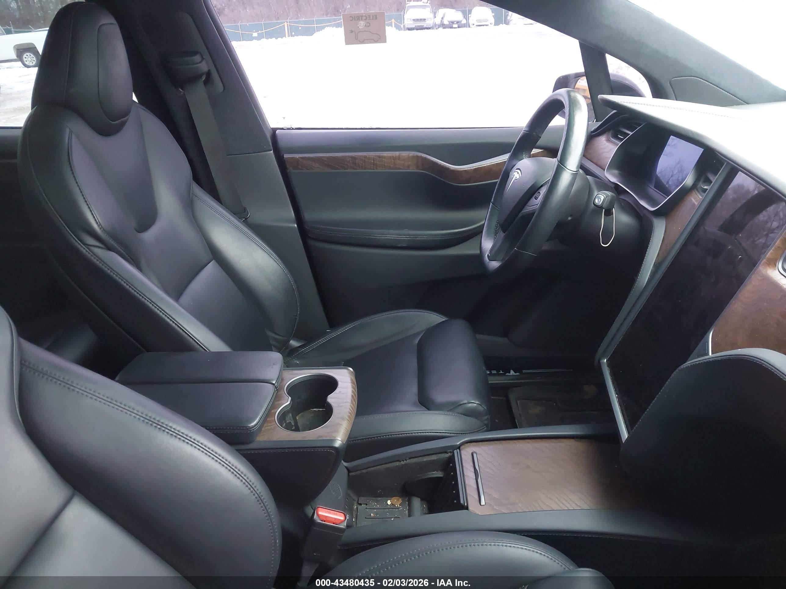 TESLA MODEL image 5