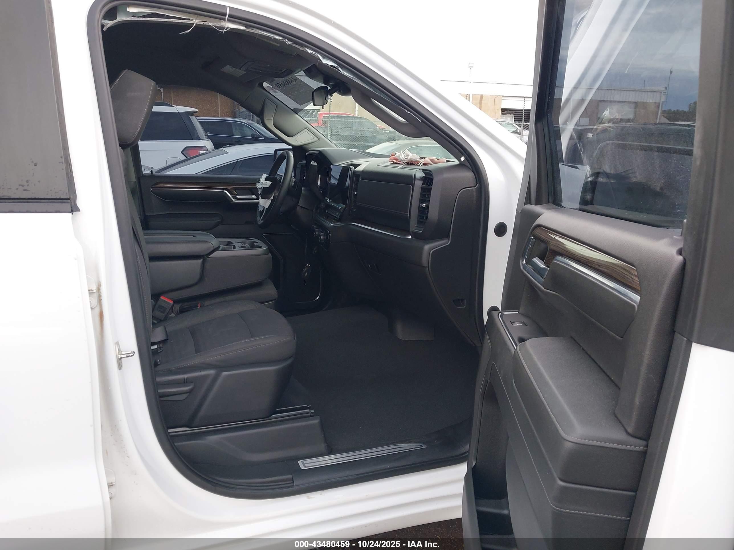 CHEVROLET SILVERADO image 5