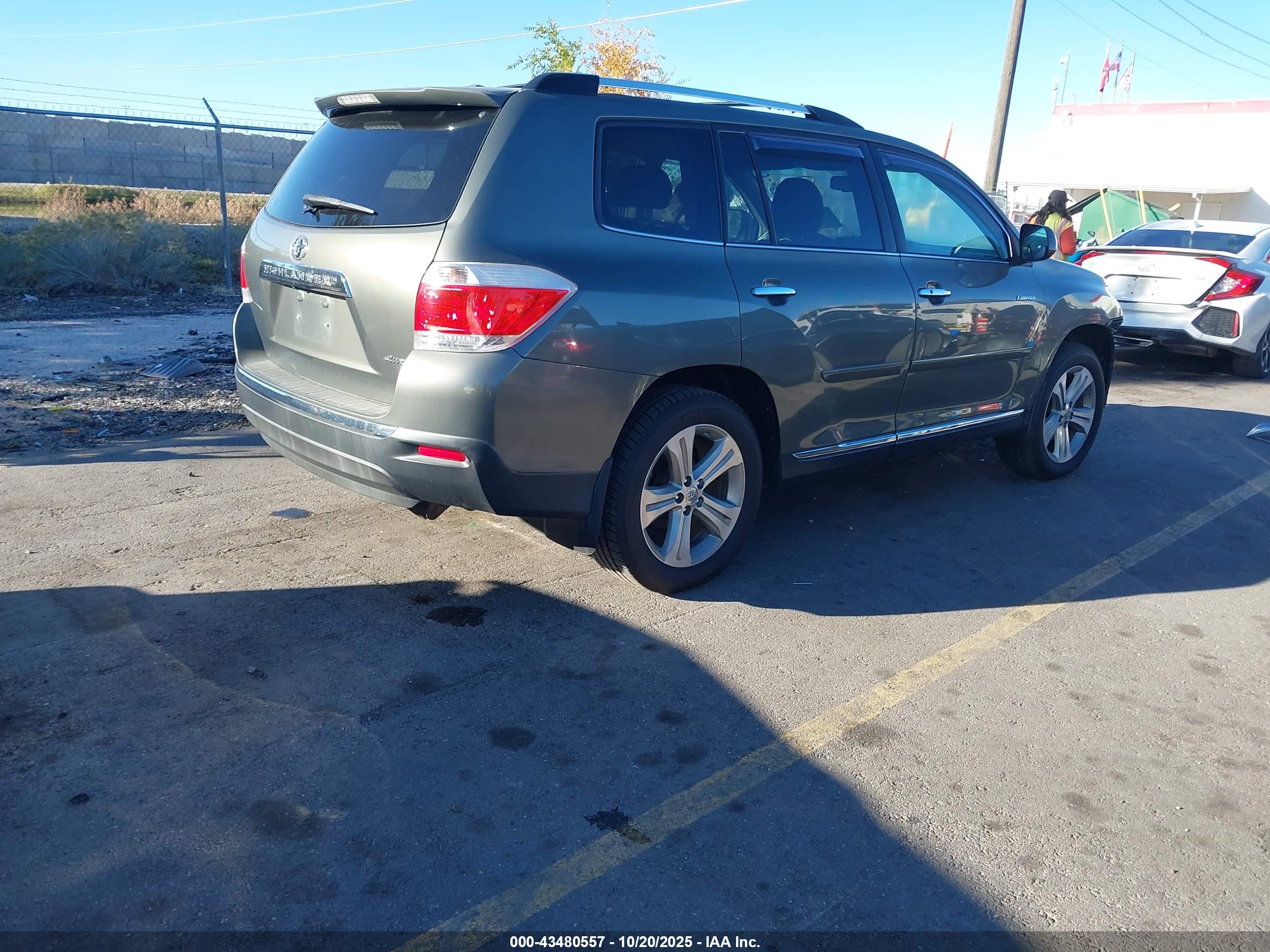 TOYOTA HIGHLANDER image 4