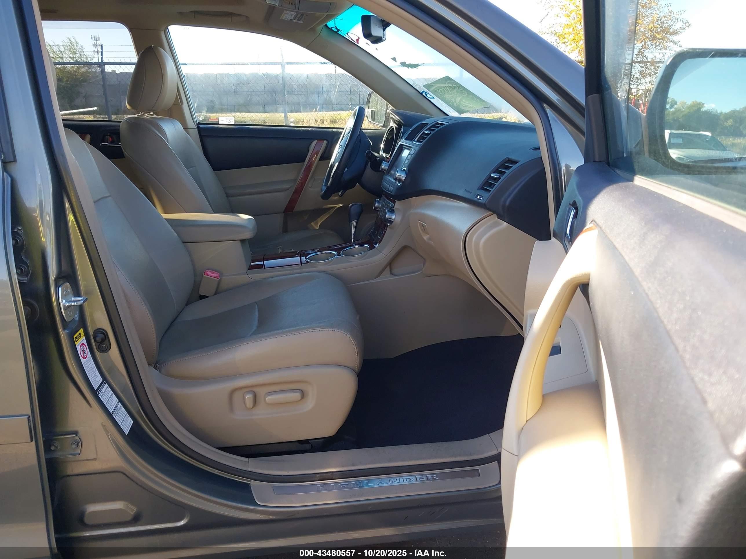 TOYOTA HIGHLANDER image 5