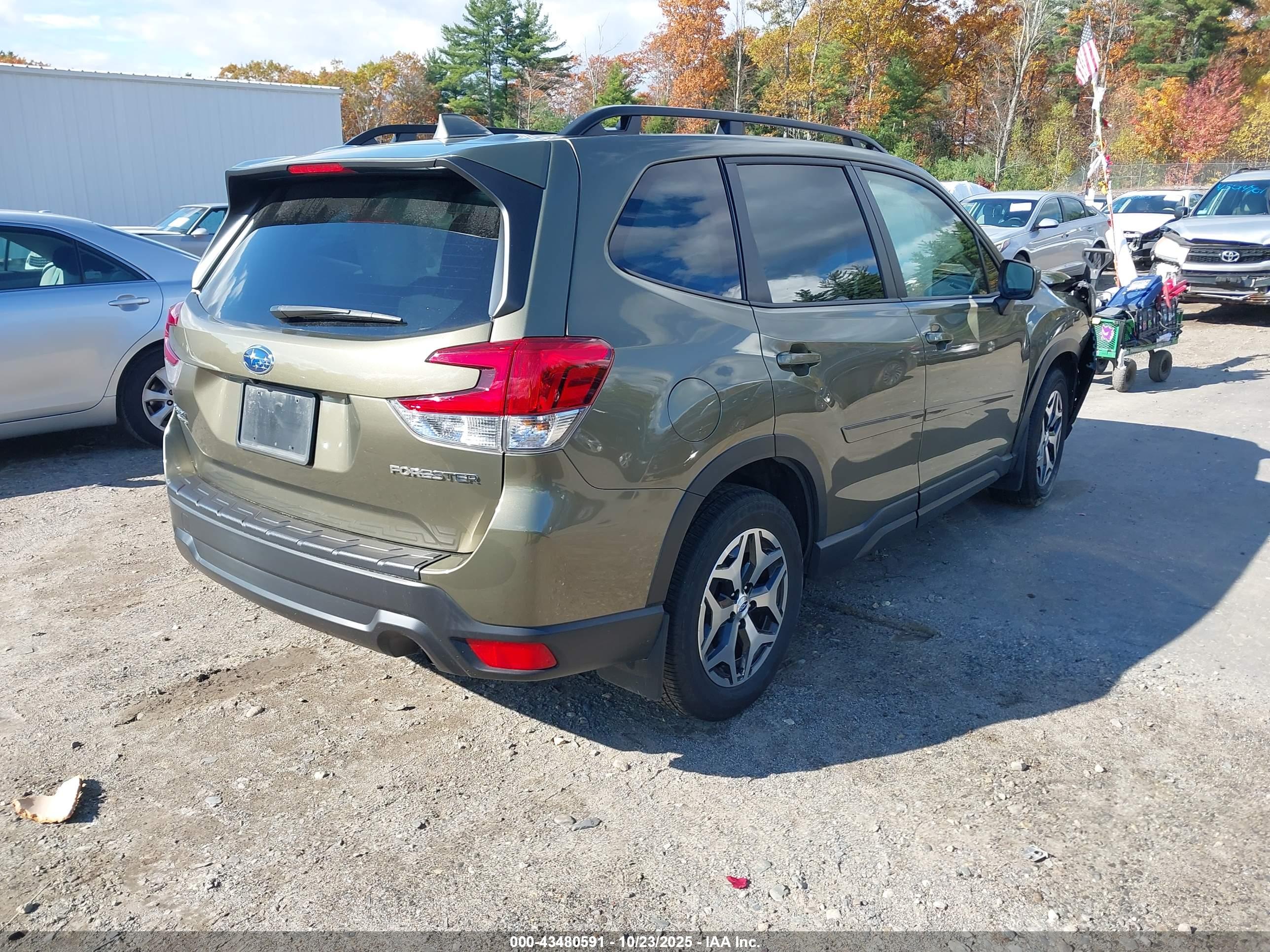 SUBARU FORESTER image 4
