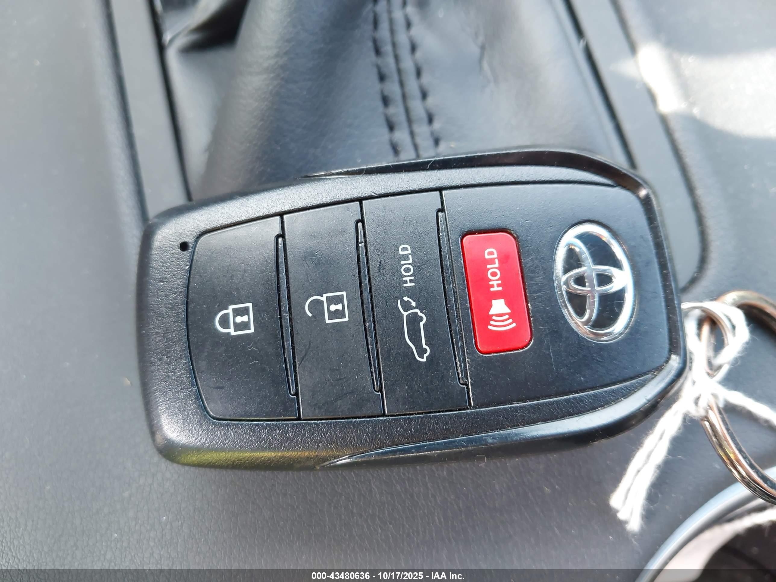 TOYOTA VENZA image 11