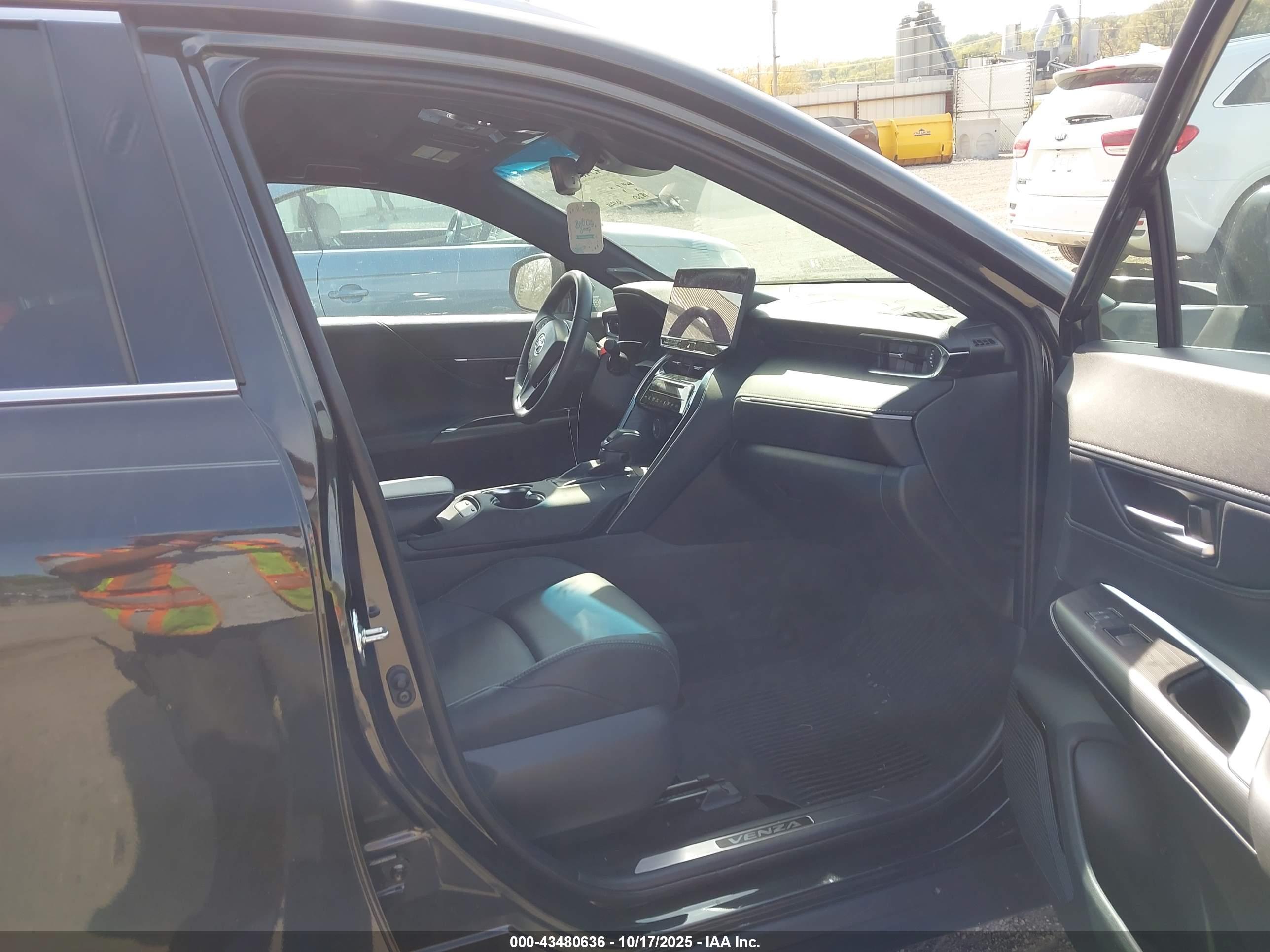 TOYOTA VENZA image 5