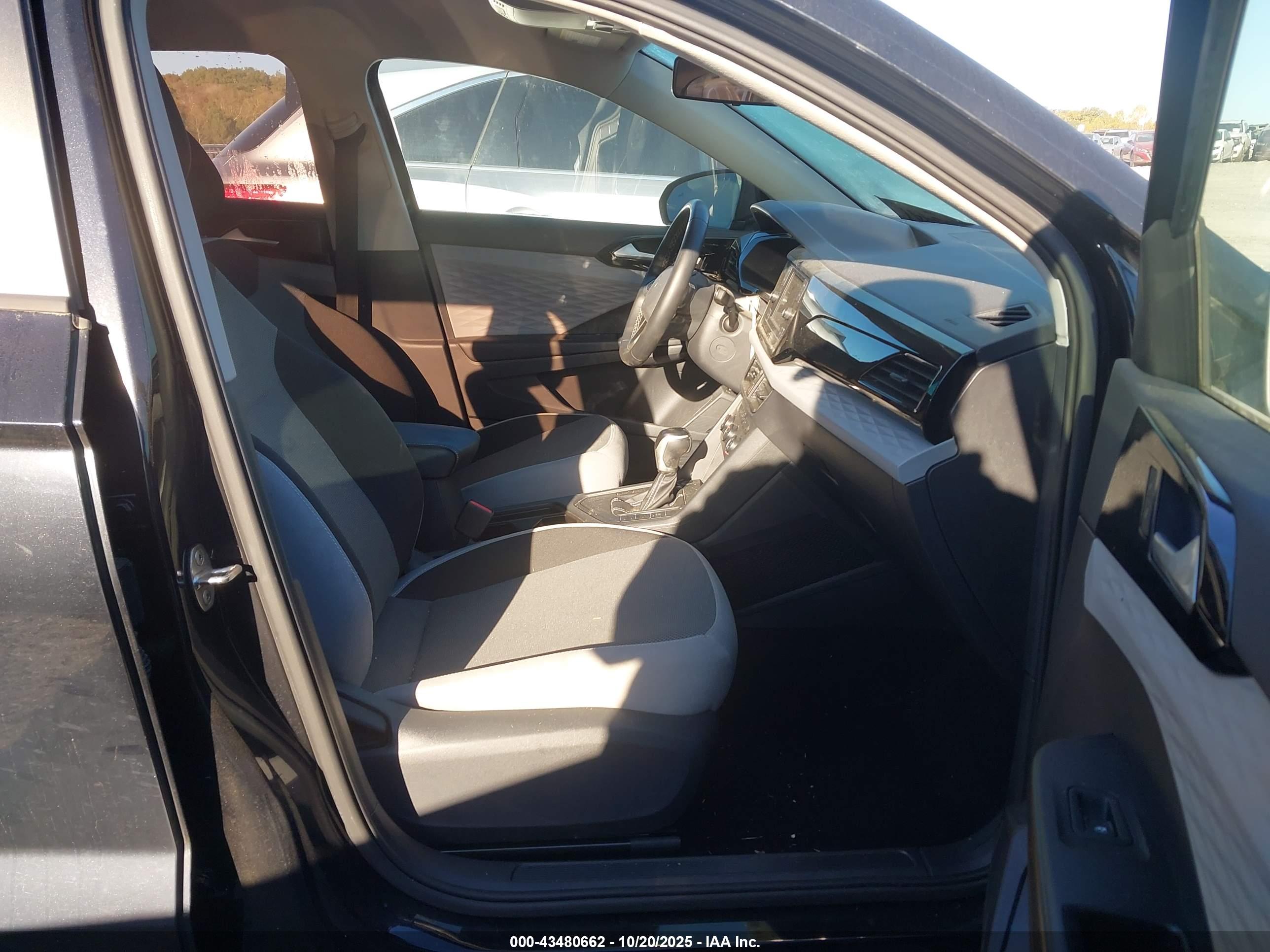 VOLKSWAGEN TAOS image 5
