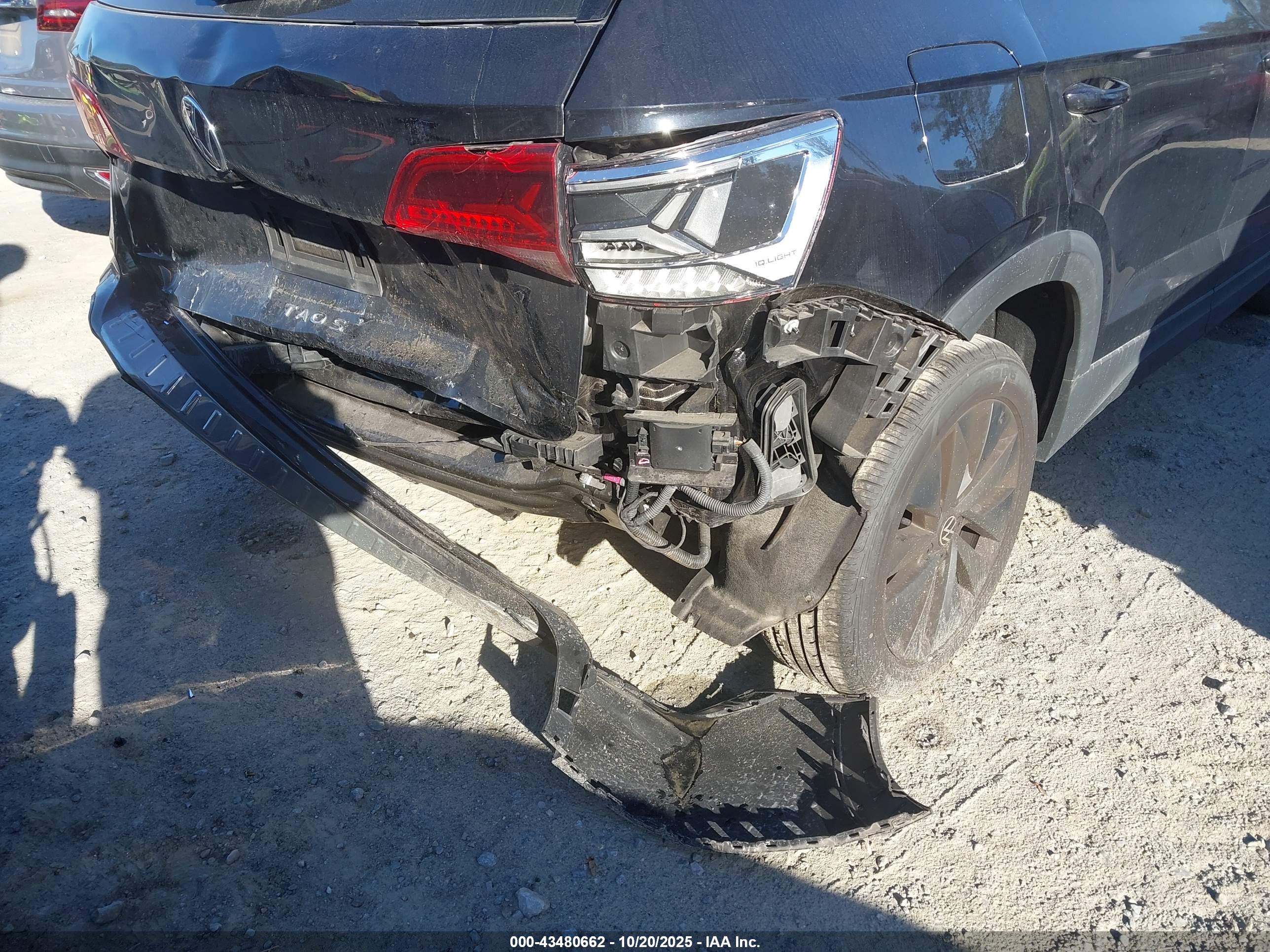 VOLKSWAGEN TAOS image 6