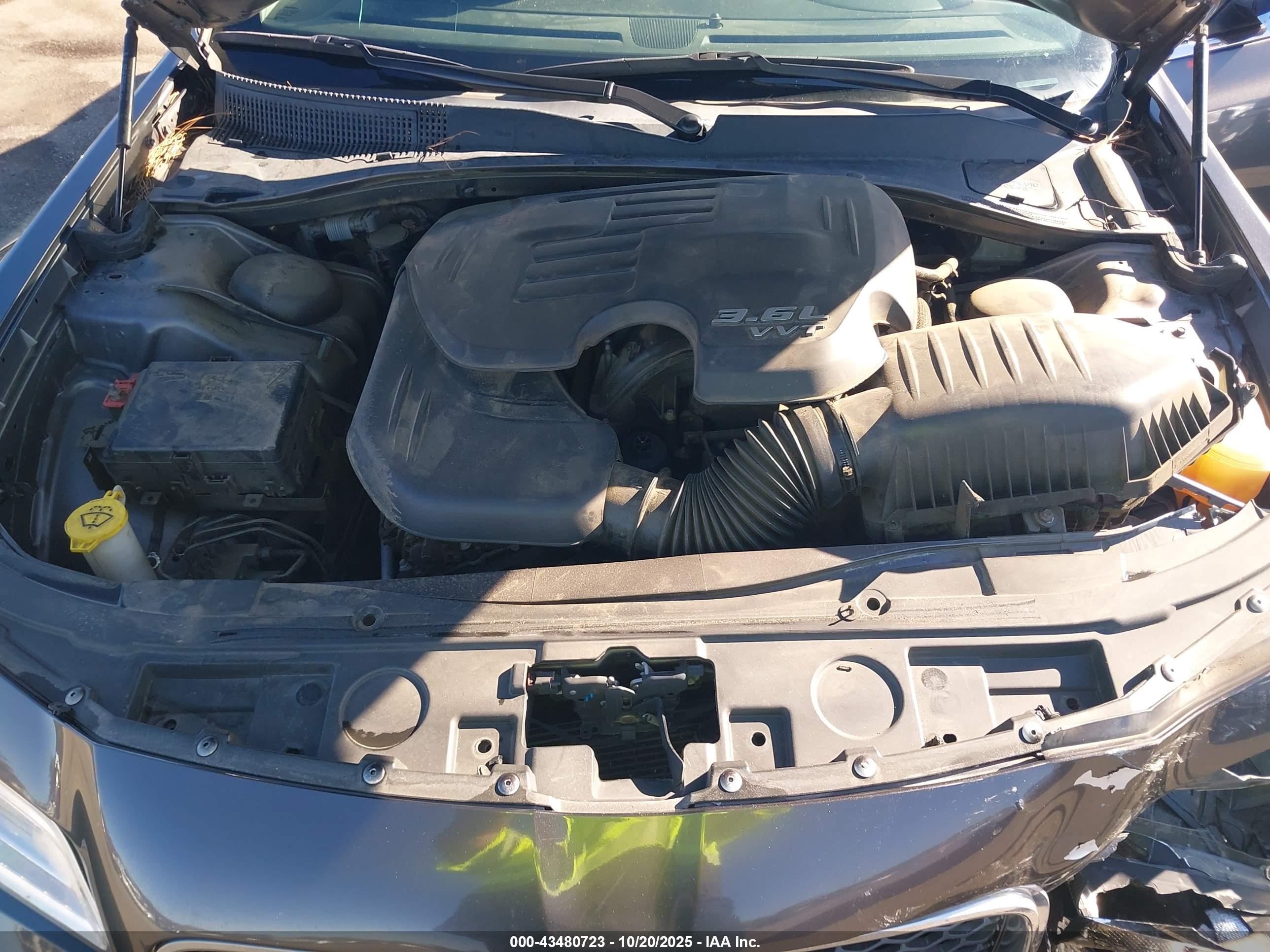 CHRYSLER 300 image 10