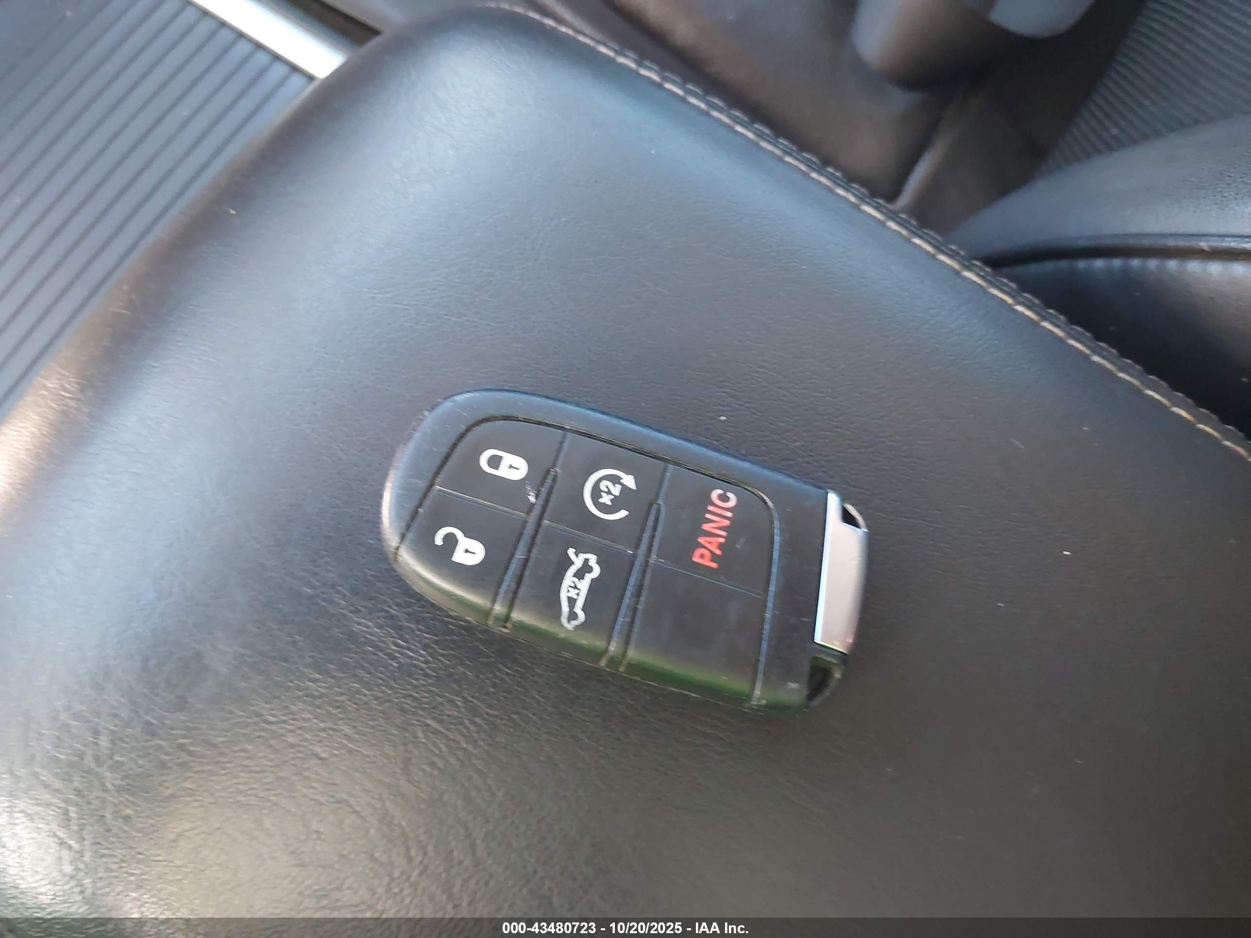 CHRYSLER 300 image 11
