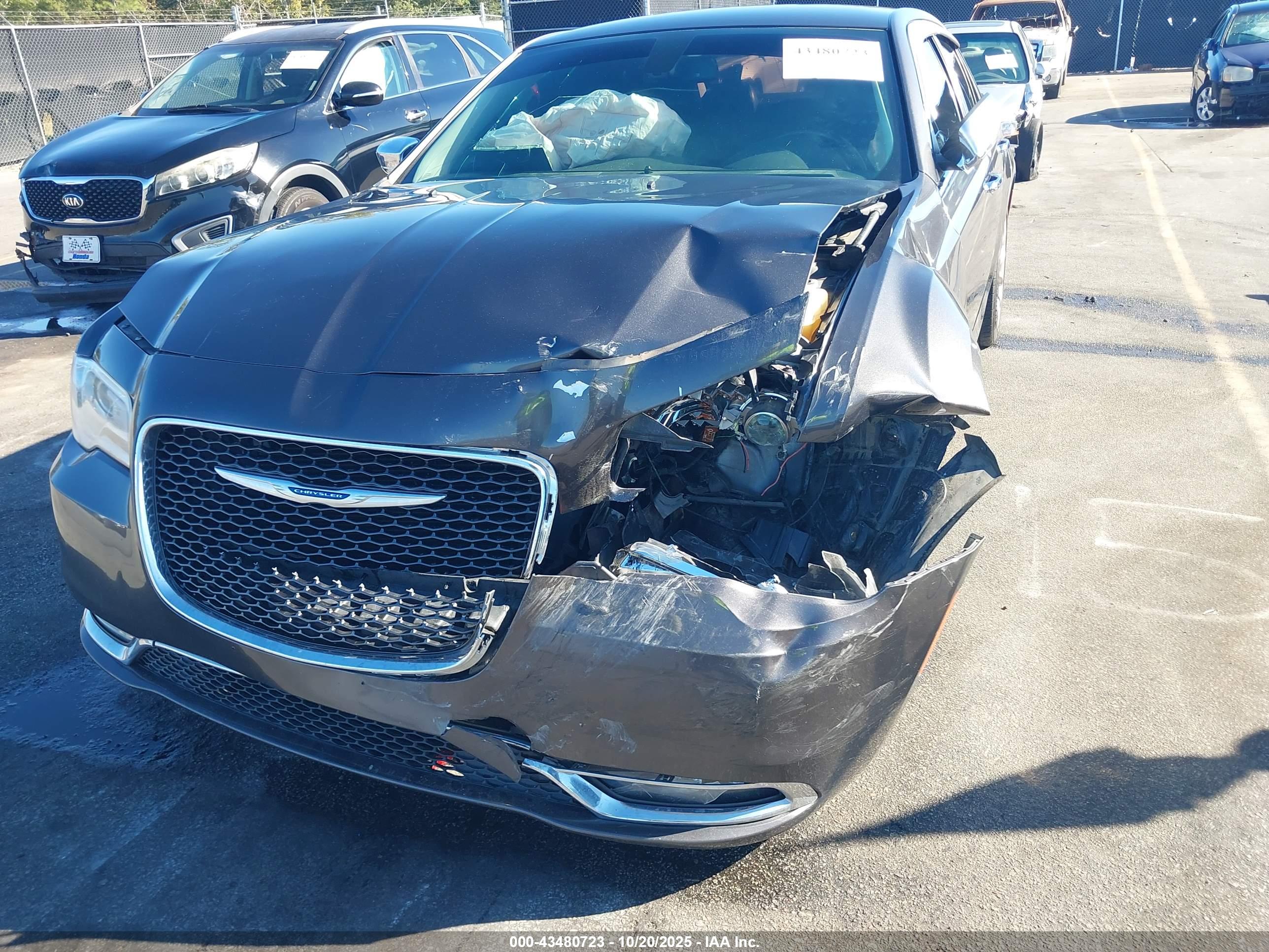 CHRYSLER 300 image 6