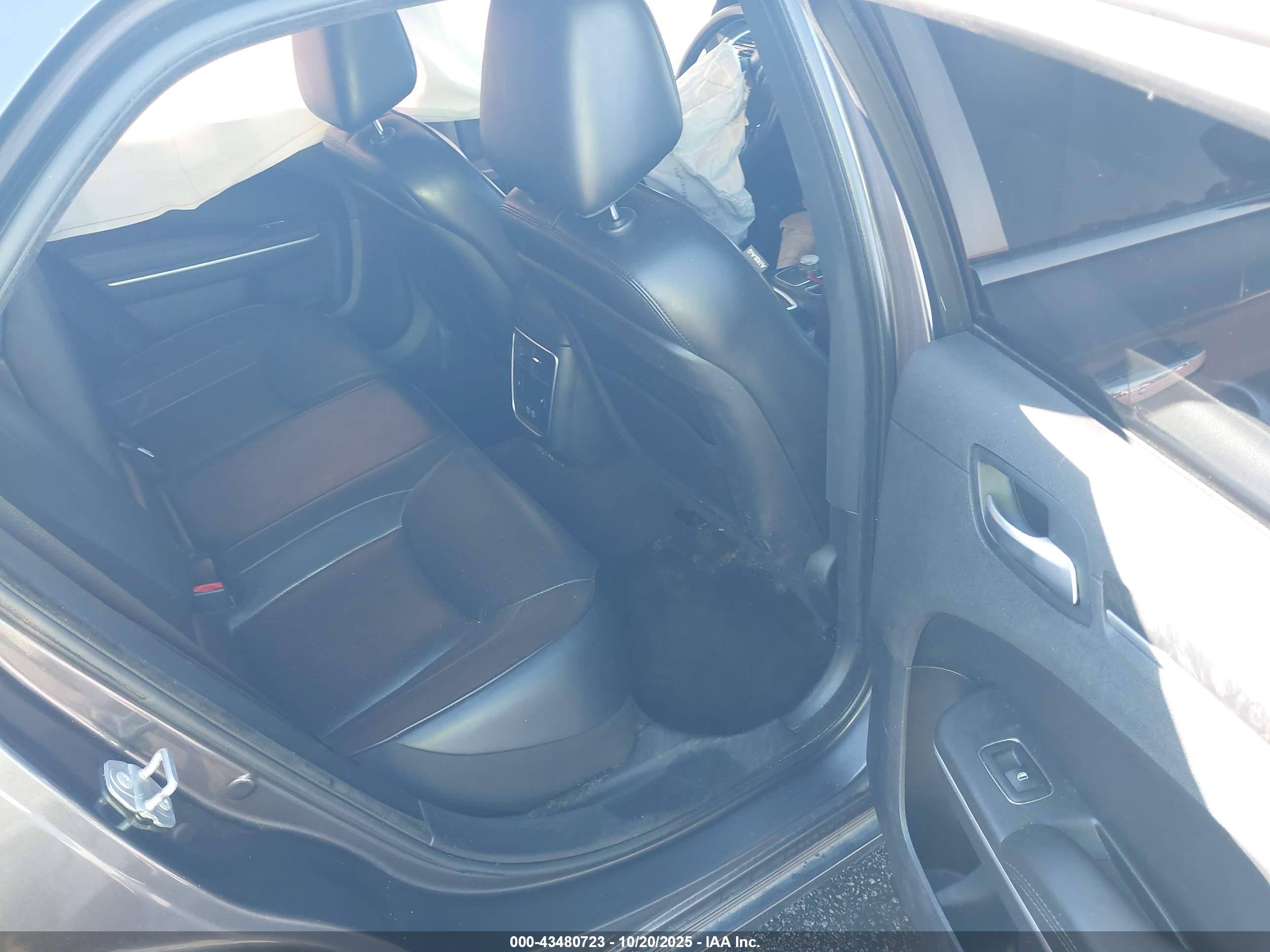 CHRYSLER 300 image 8
