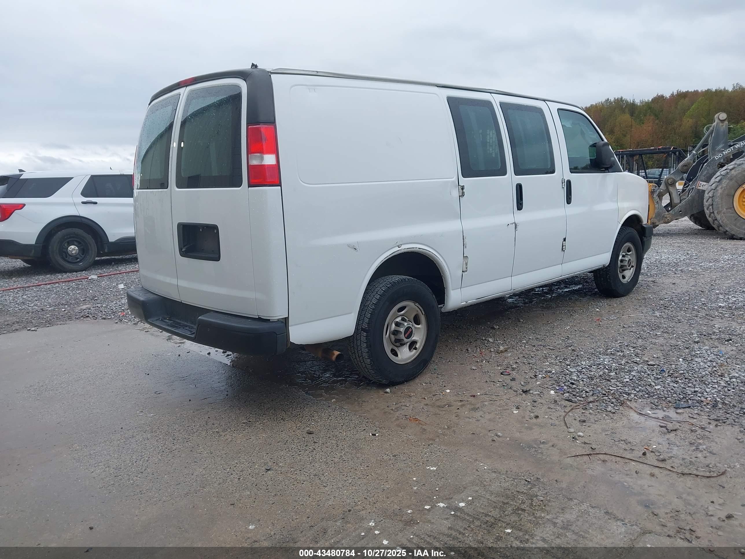 GMC SAVANA image 4