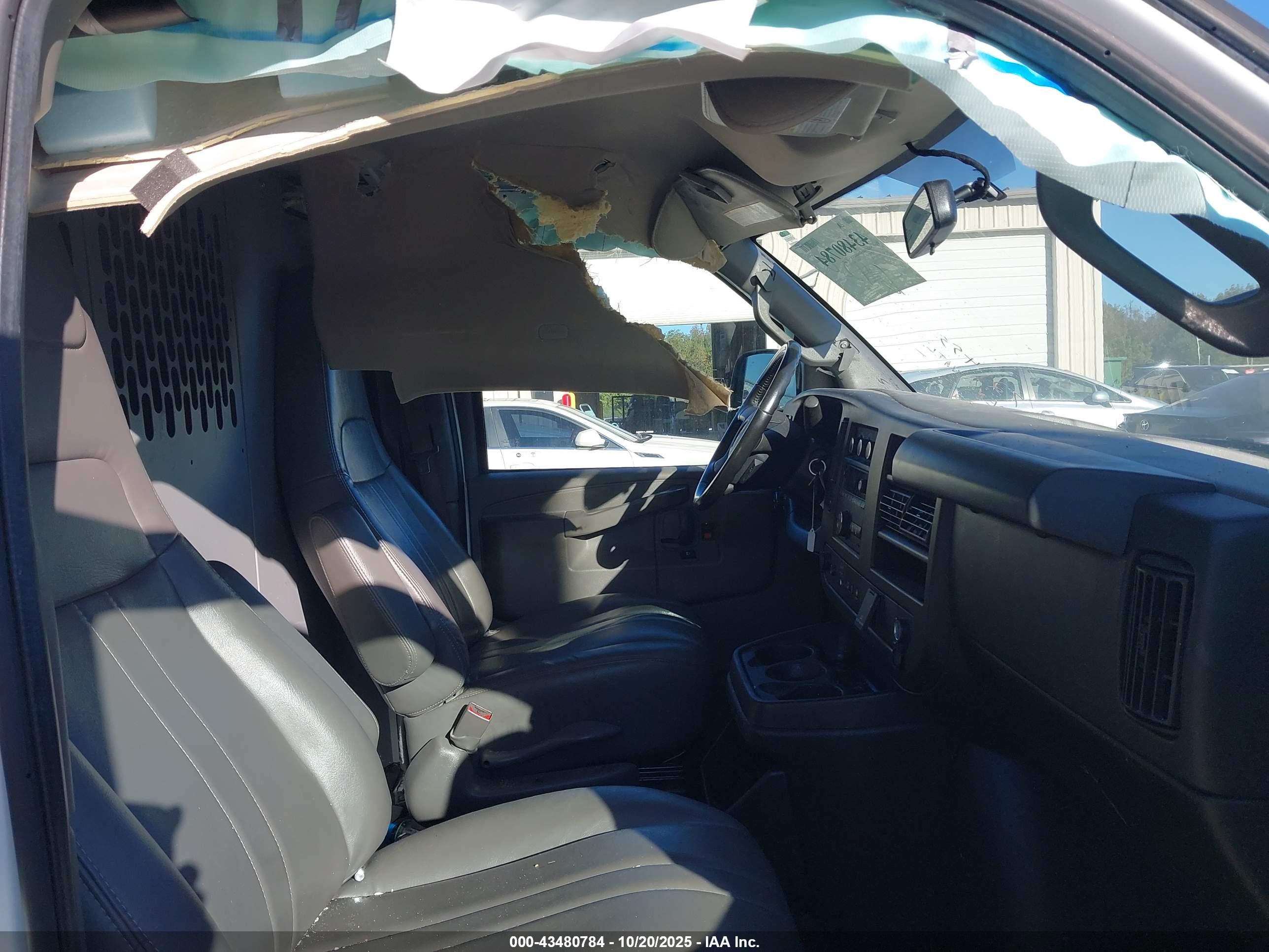 GMC SAVANA image 5