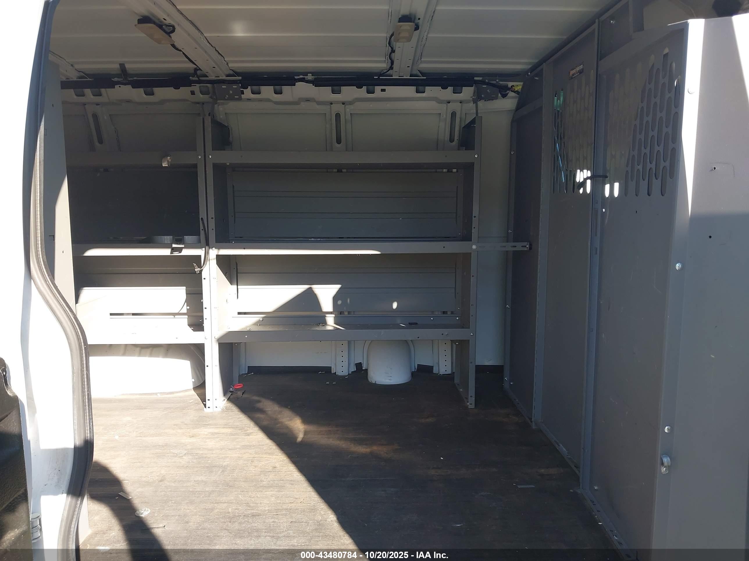 GMC SAVANA image 8