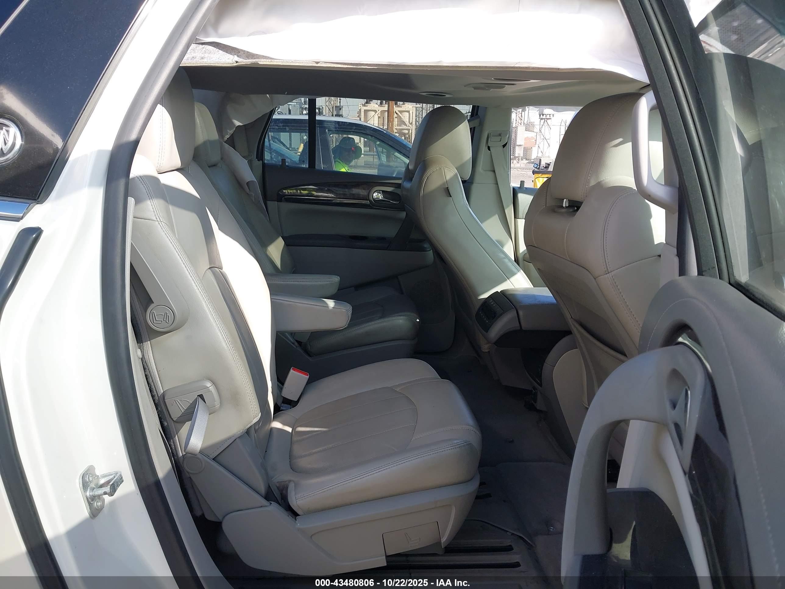 BUICK ENCLAVE image 8
