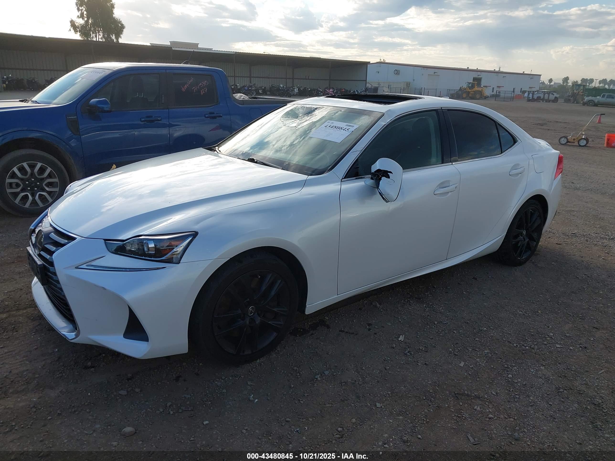 LEXUS IS image 2