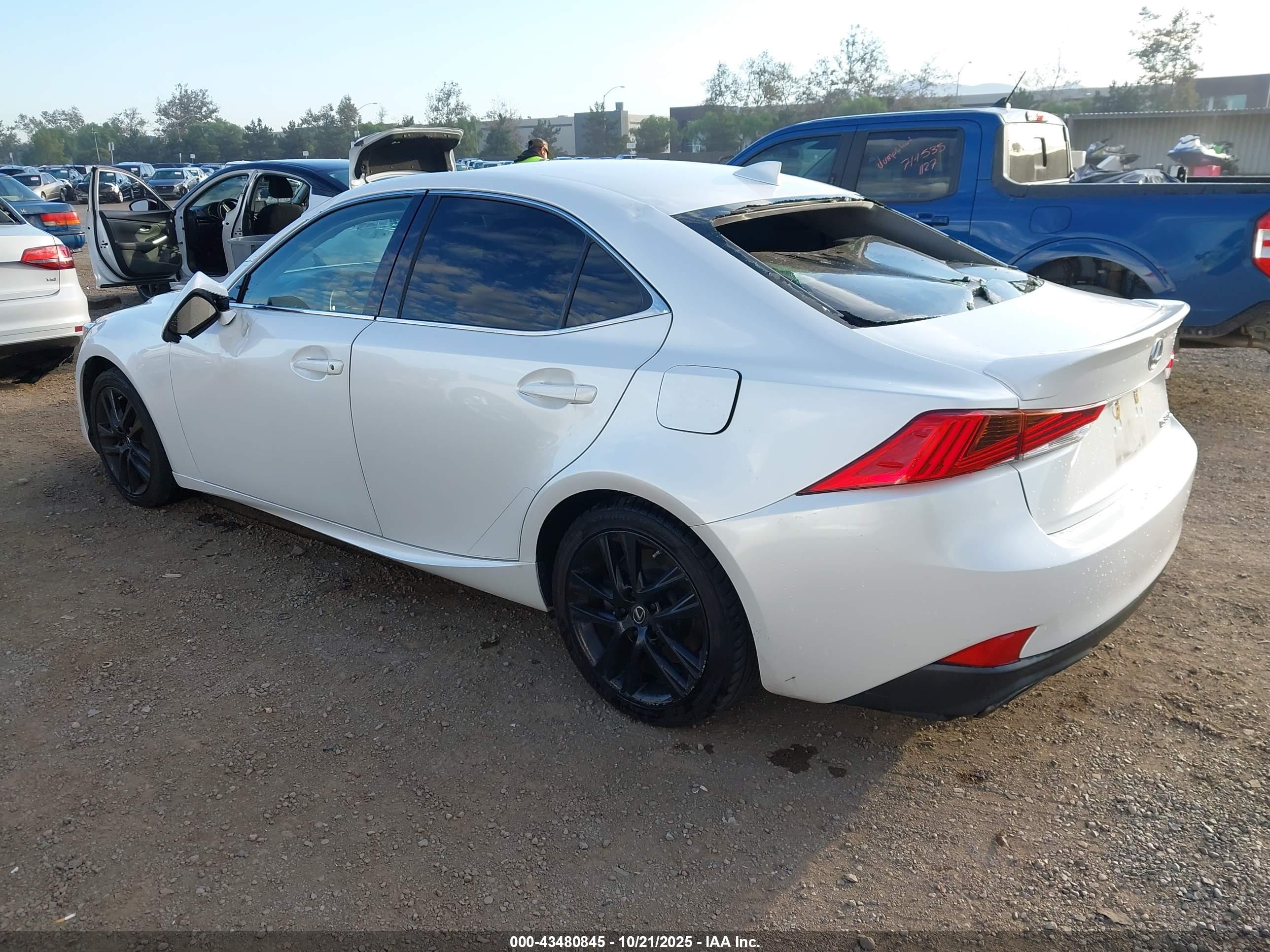 LEXUS IS image 3