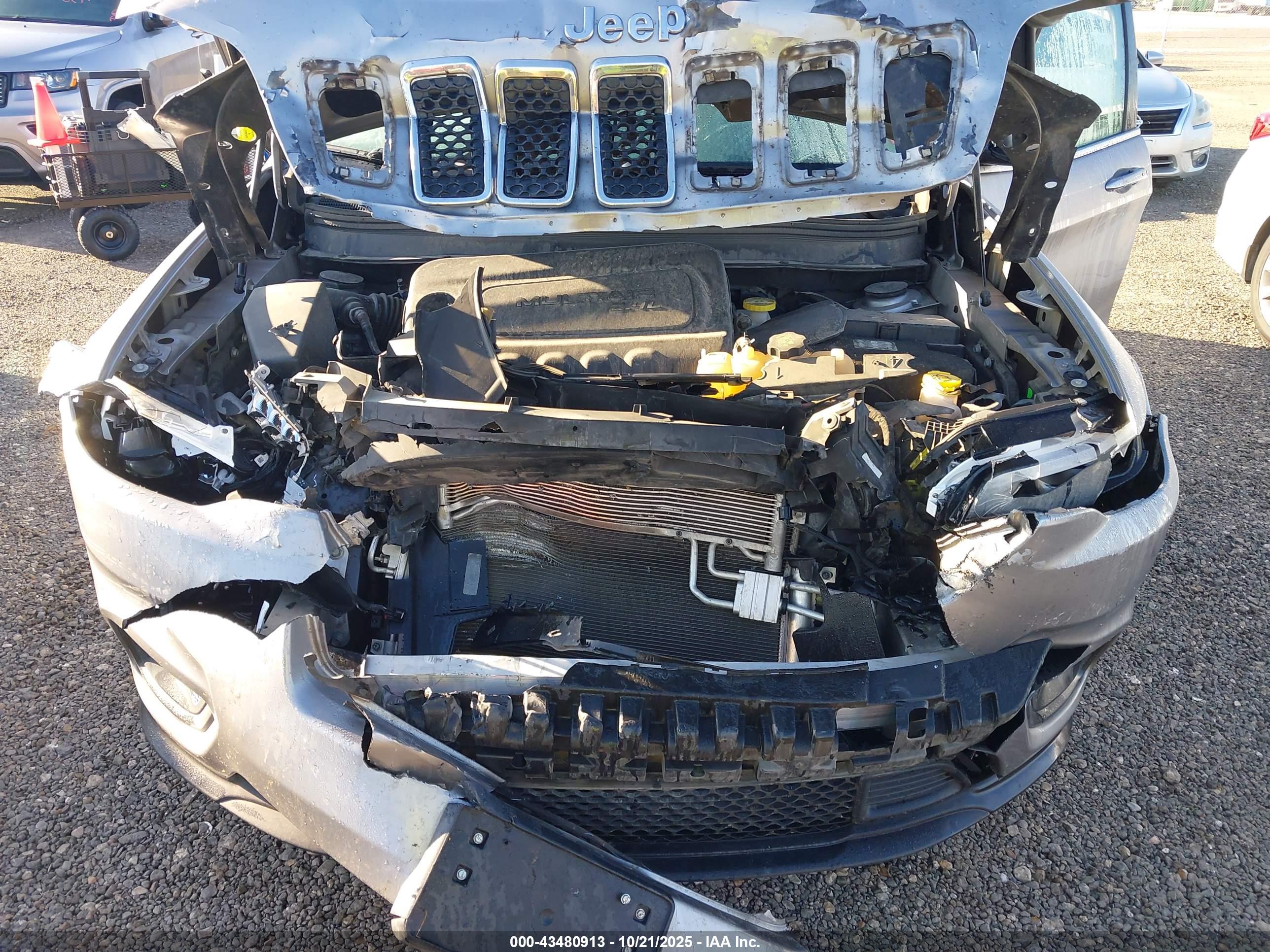 JEEP CHEROKEE image 10