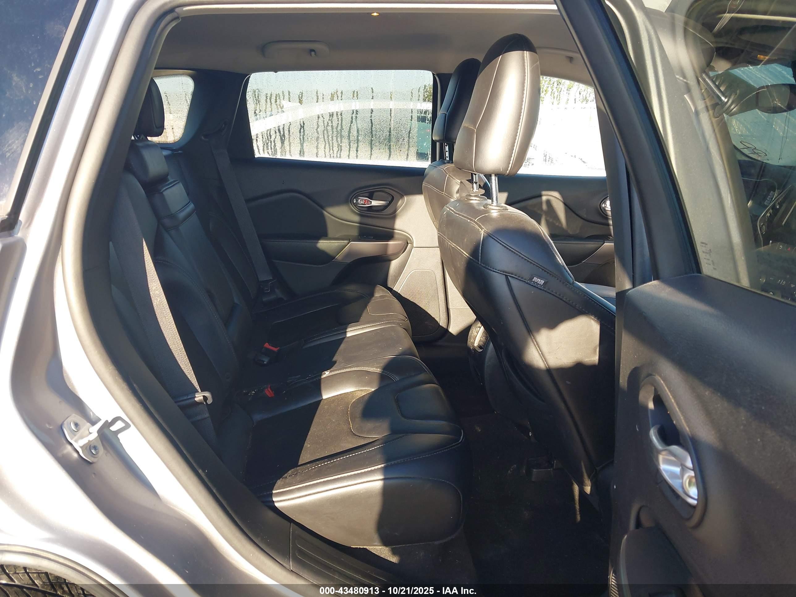 JEEP CHEROKEE image 8