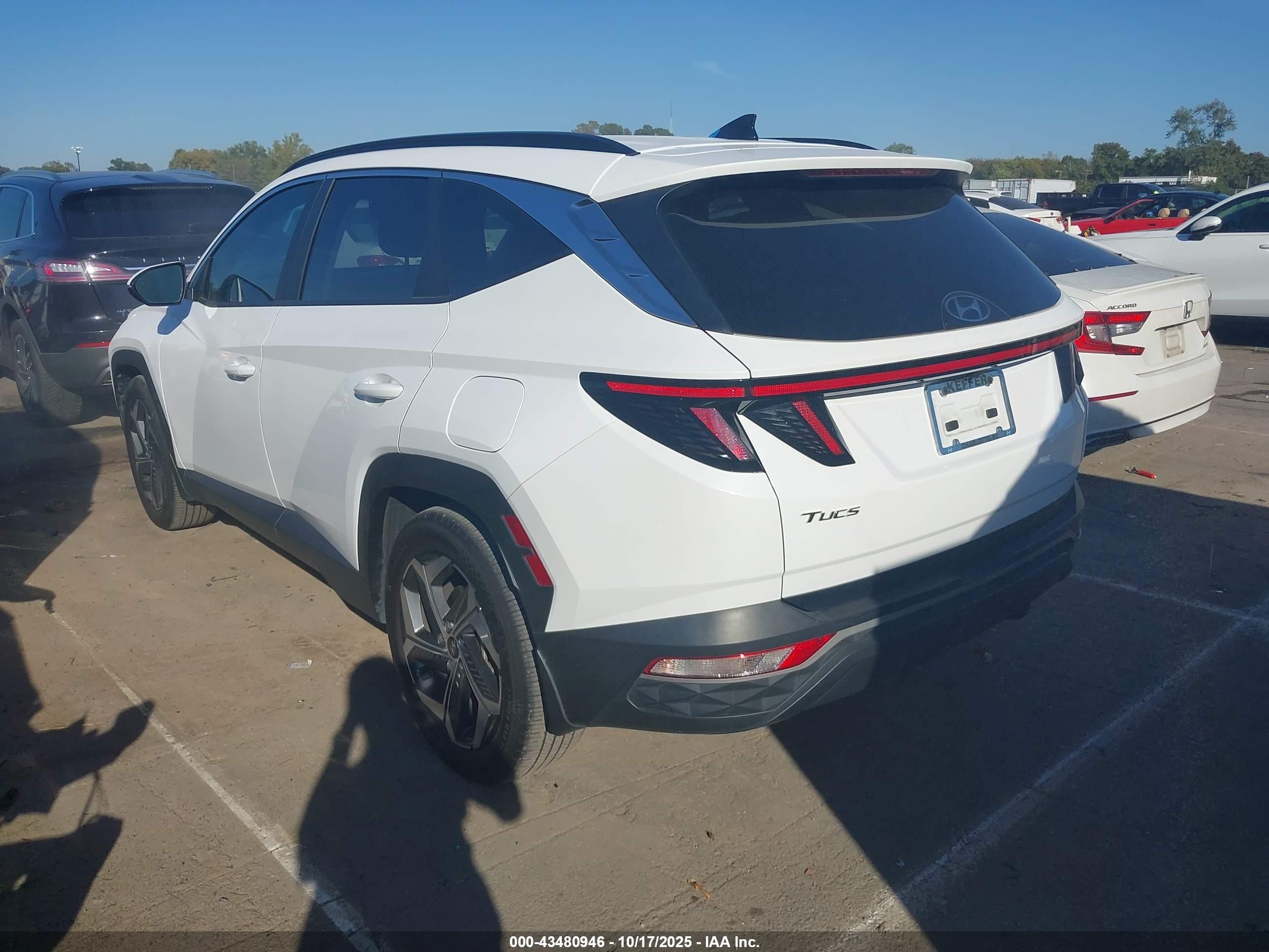 HYUNDAI TUCSON image 3
