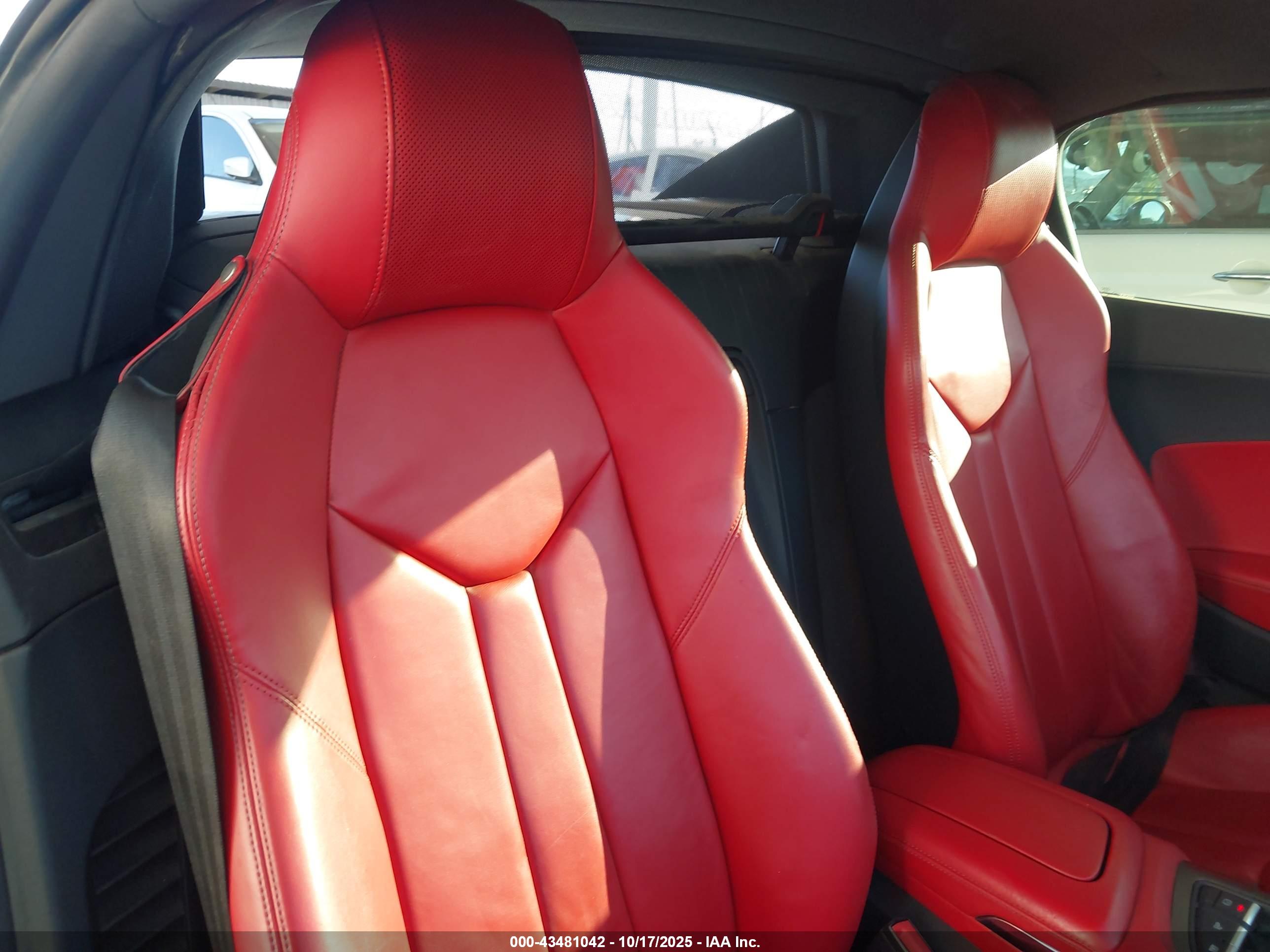 AUDI R8 image 8