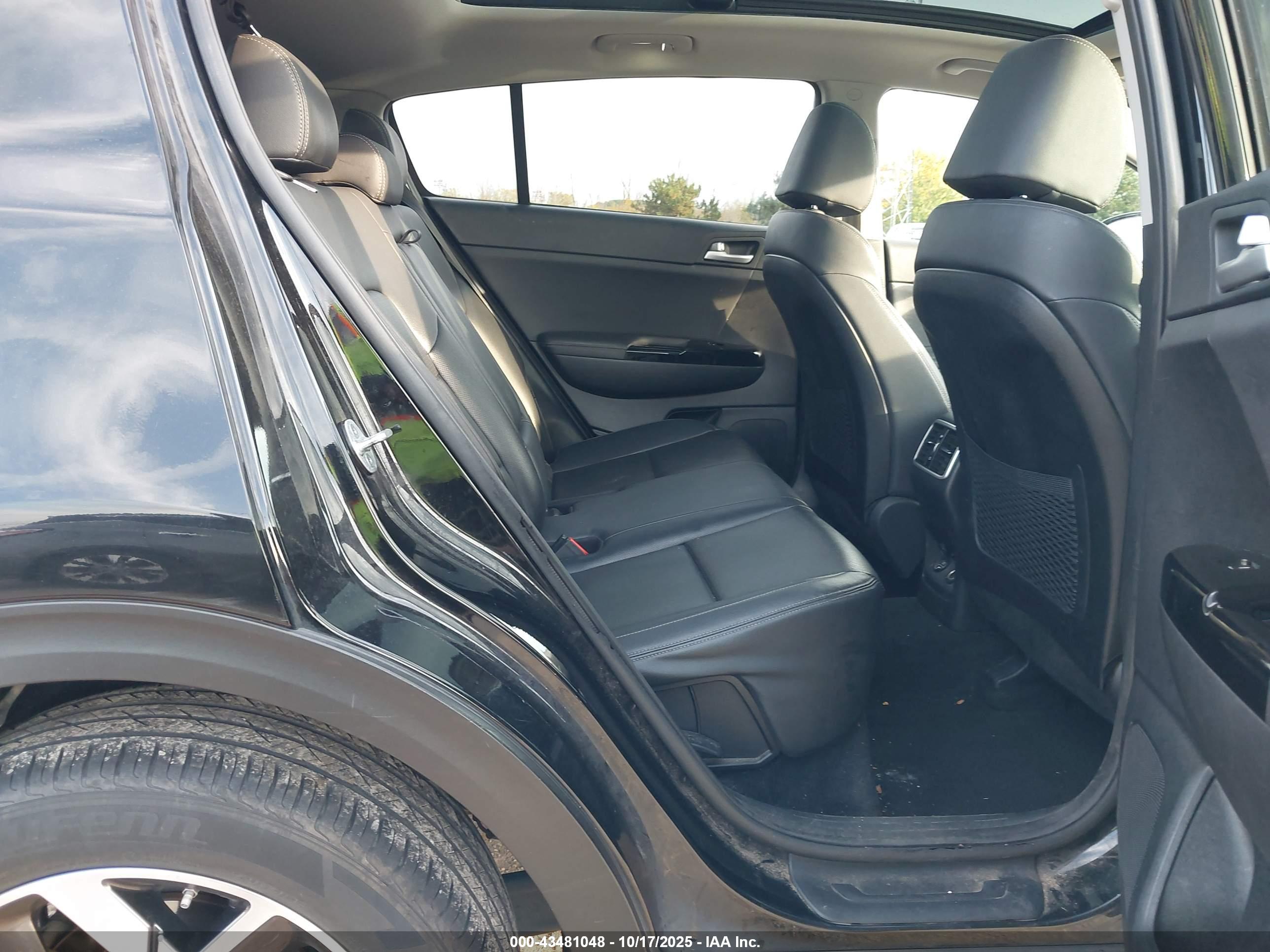 KIA SPORTAGE image 8