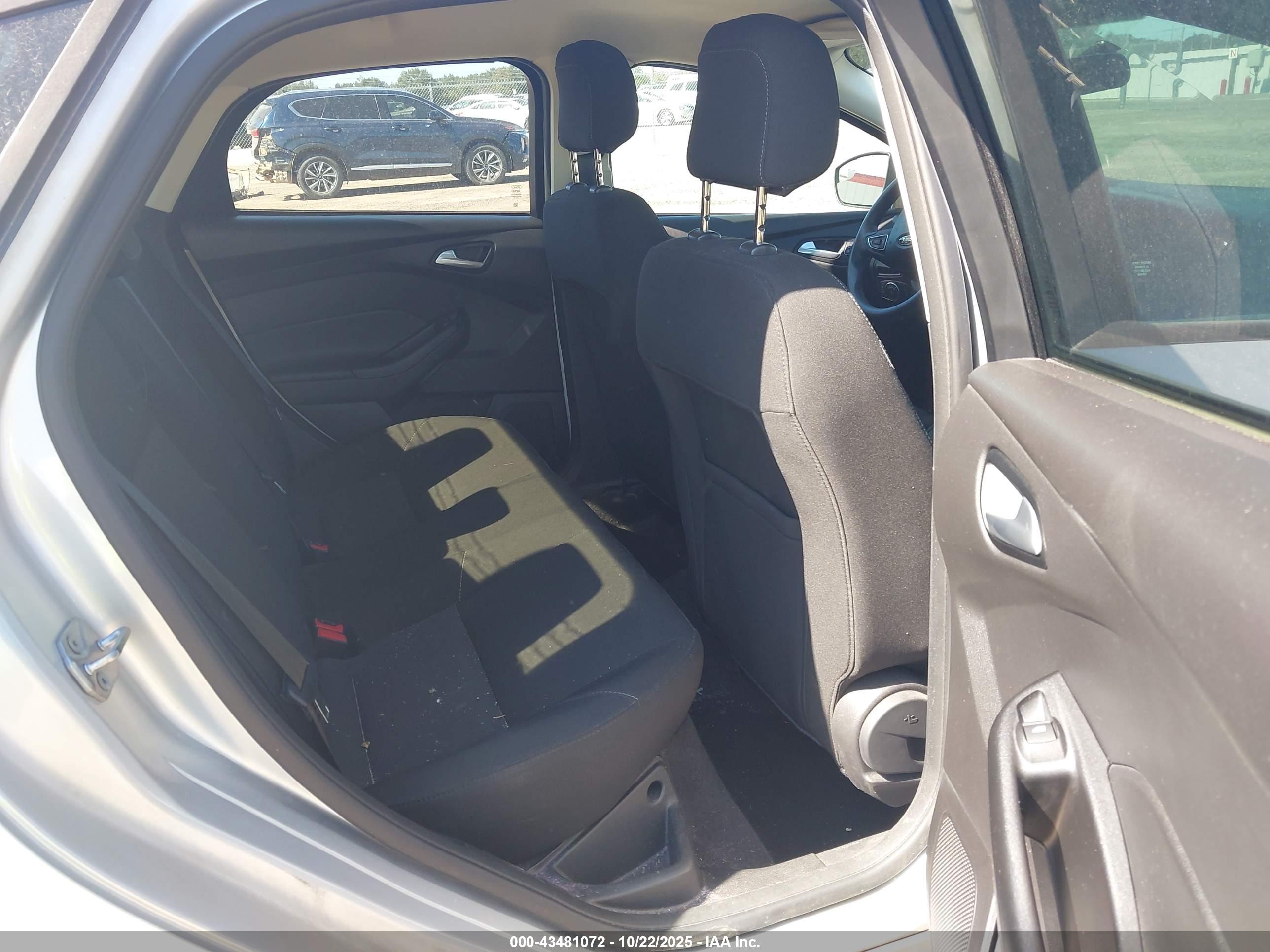 FORD FOCUS image 8