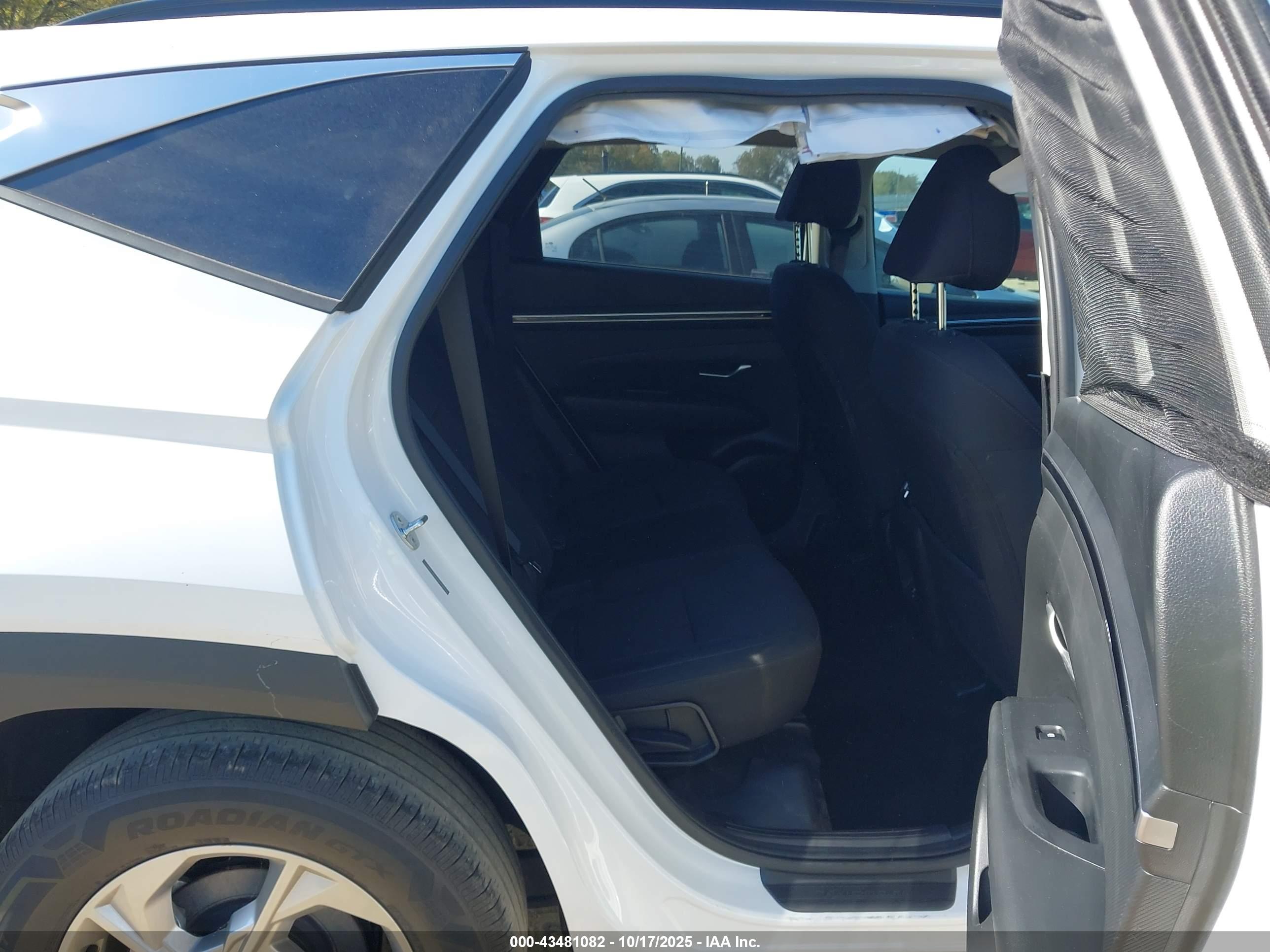 HYUNDAI TUCSON image 8