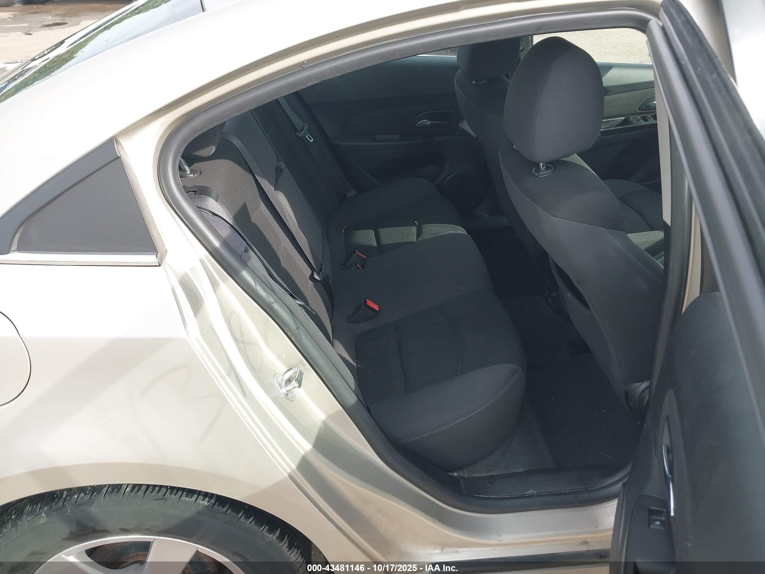 CHEVROLET CRUZE image 8