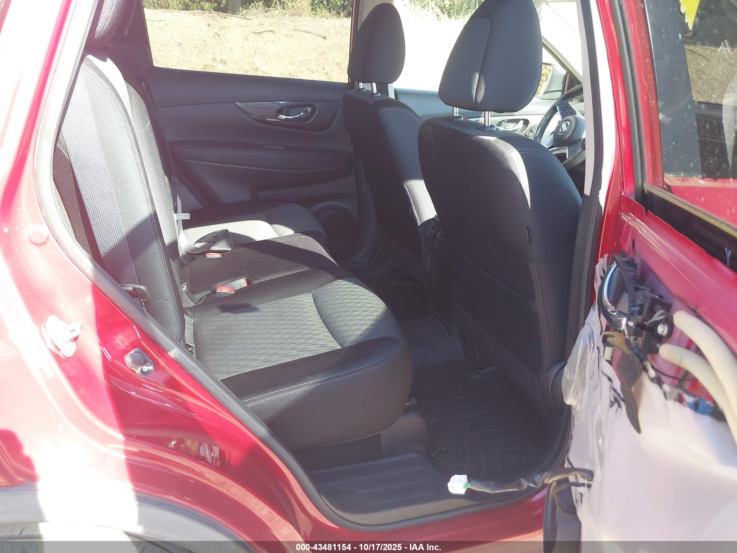 NISSAN ROGUE image 8