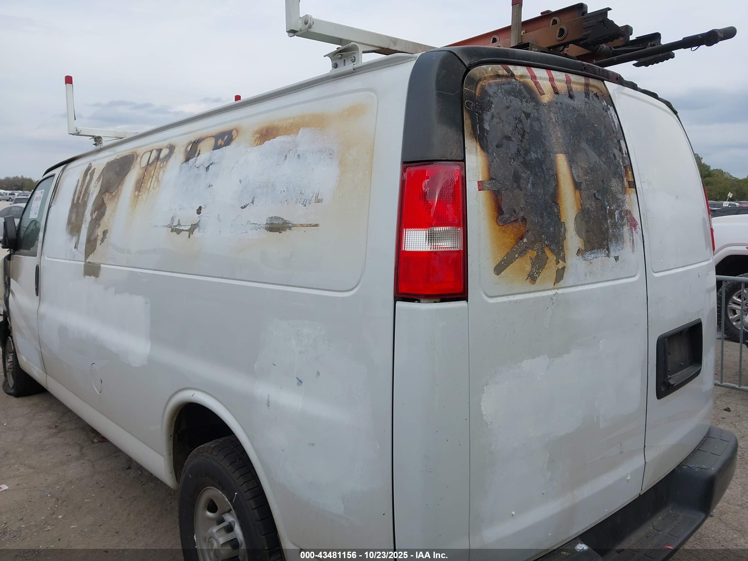 CHEVROLET EXPRESS image 6