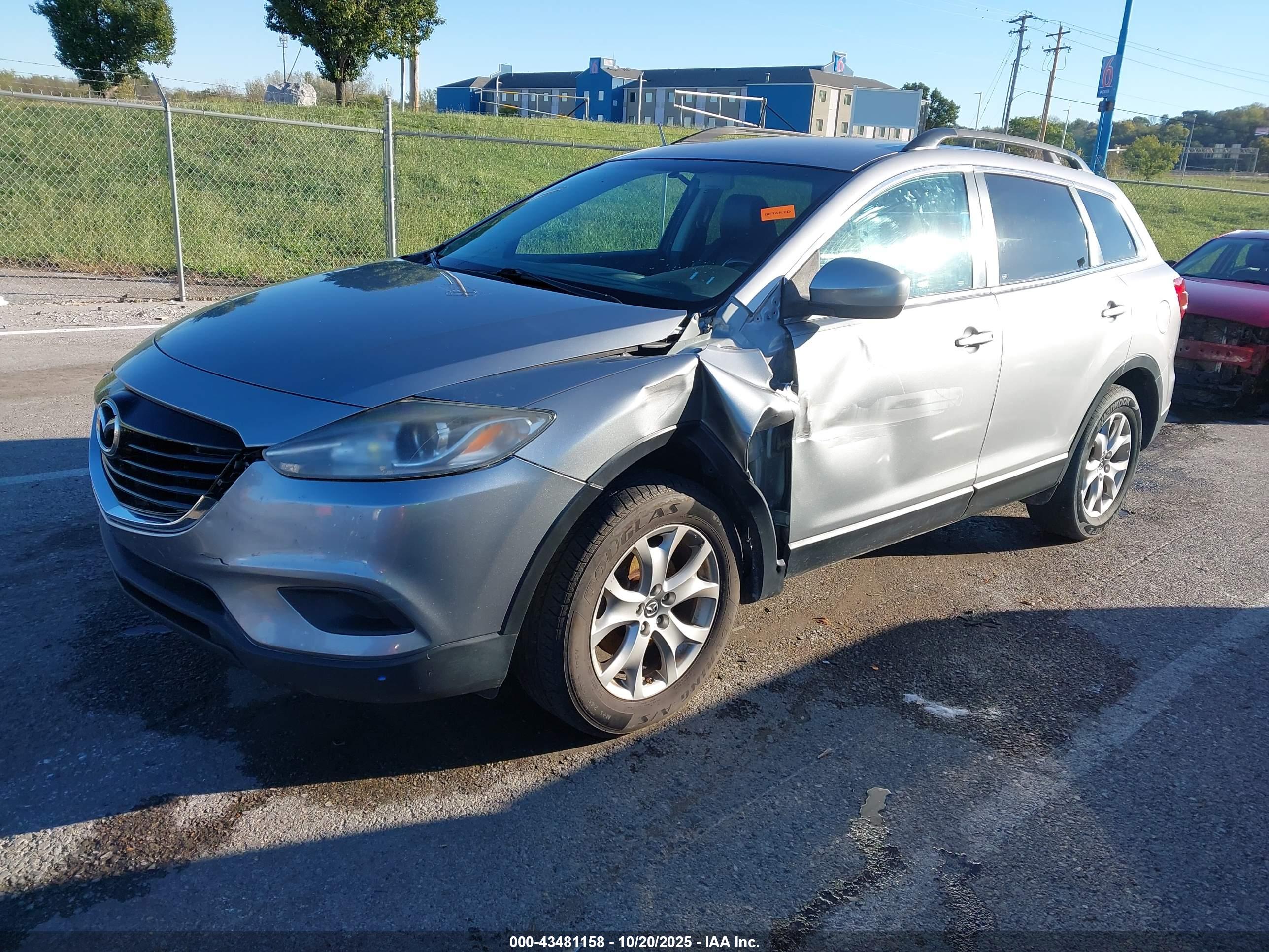 MAZDA CX-9 image 2