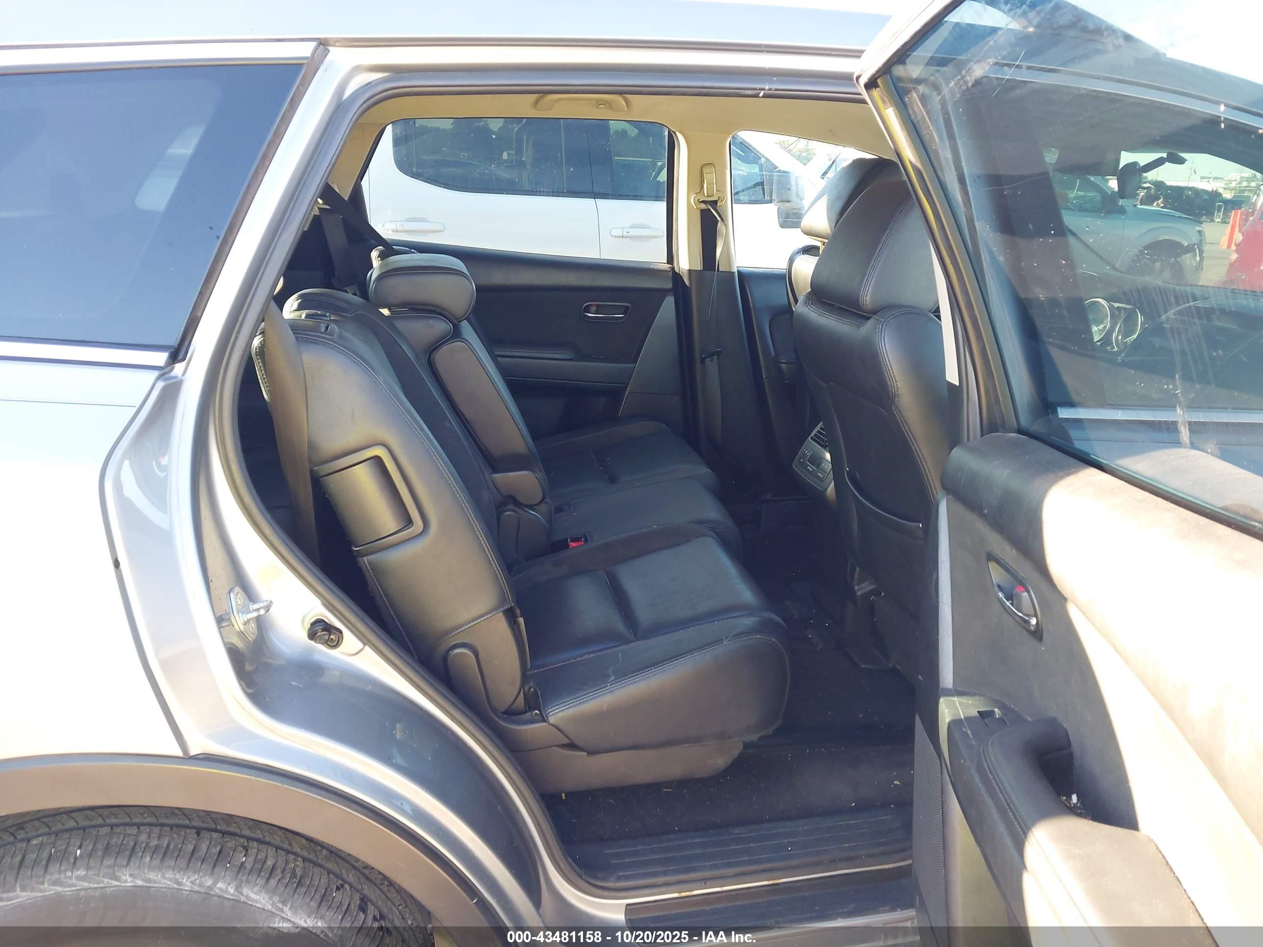 MAZDA CX-9 image 8