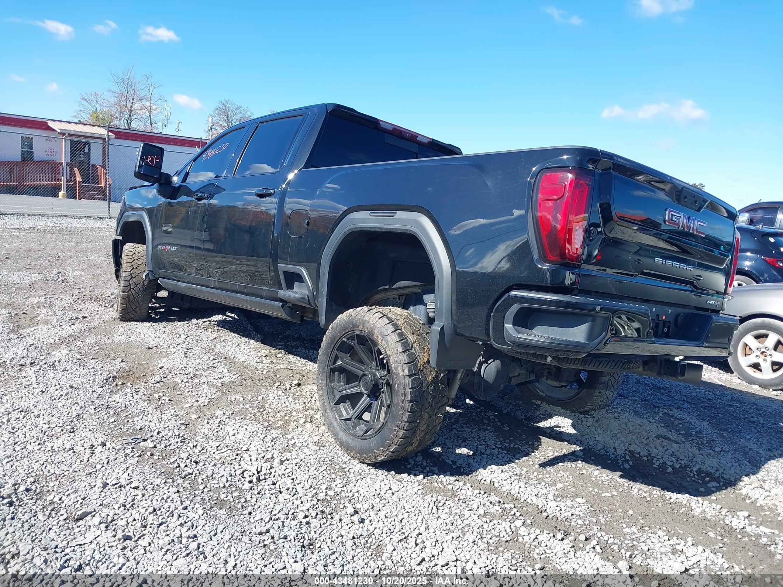 GMC SIERRA image 3