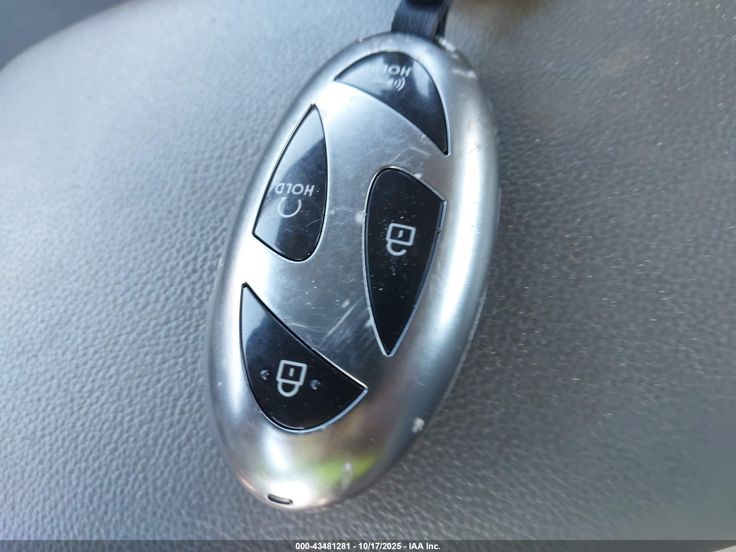 HYUNDAI ELANTRA image 11