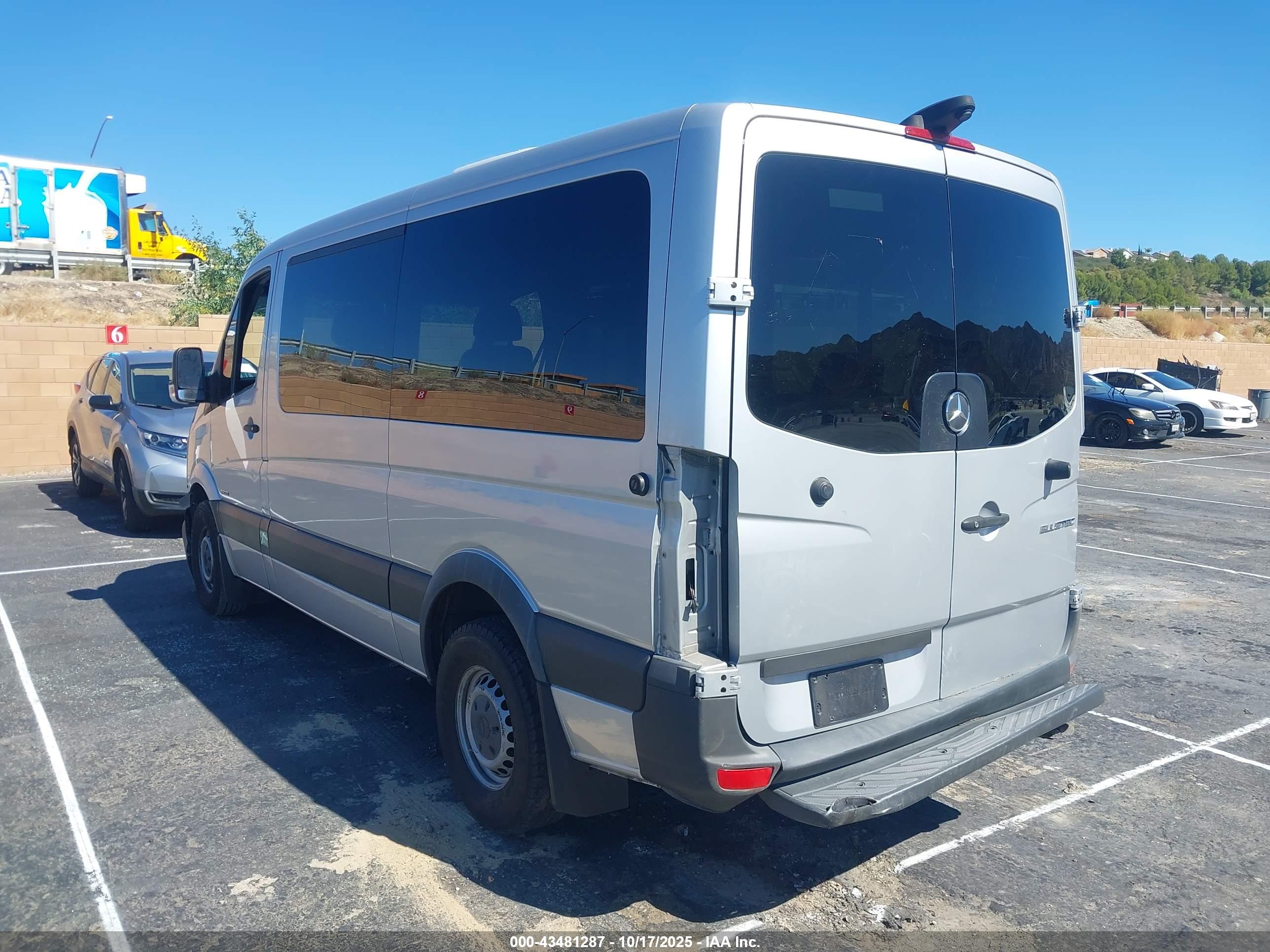MERCEDES-BENZ SPRINTER image 3