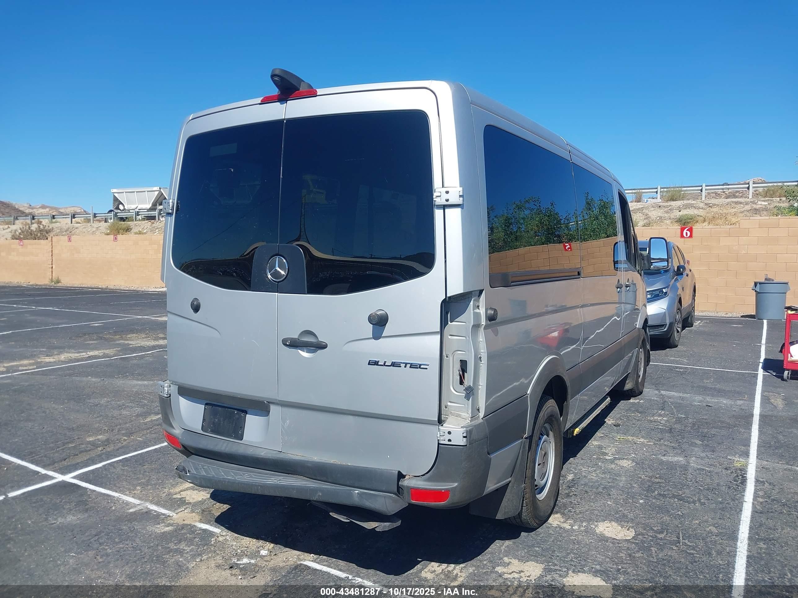 MERCEDES-BENZ SPRINTER image 4