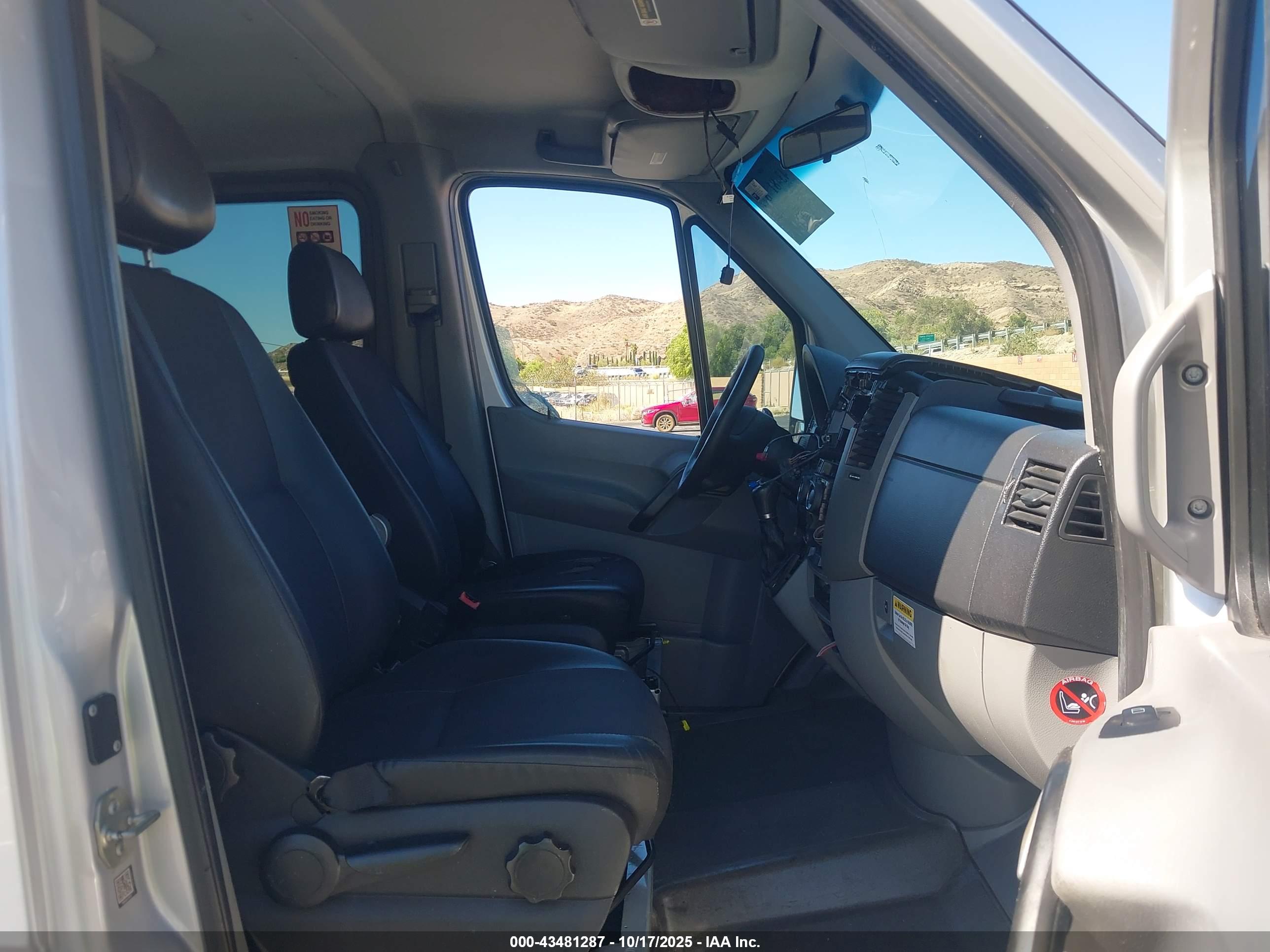 MERCEDES-BENZ SPRINTER image 5